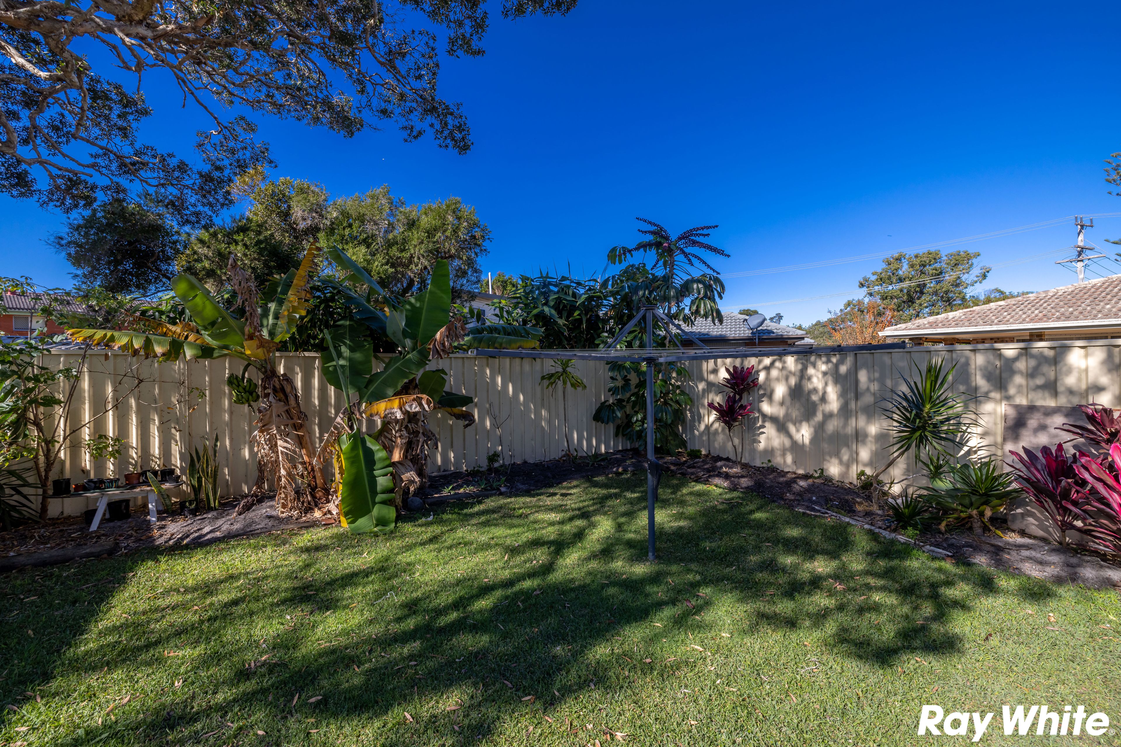 16 & 18 MacIntosh Street — photo 3 of 10