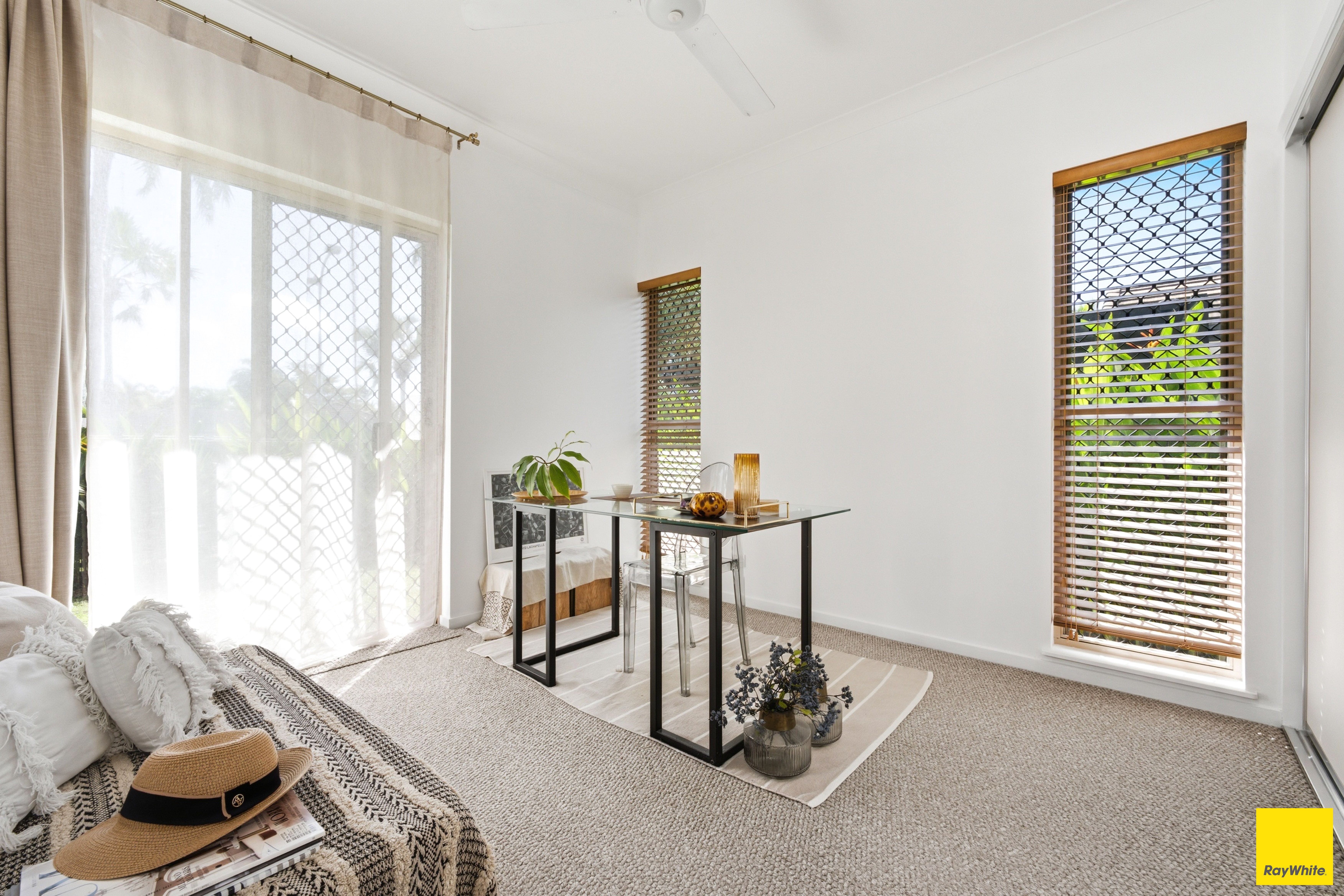14/1-11 Paradise Palms Drive — photo 13 of 21