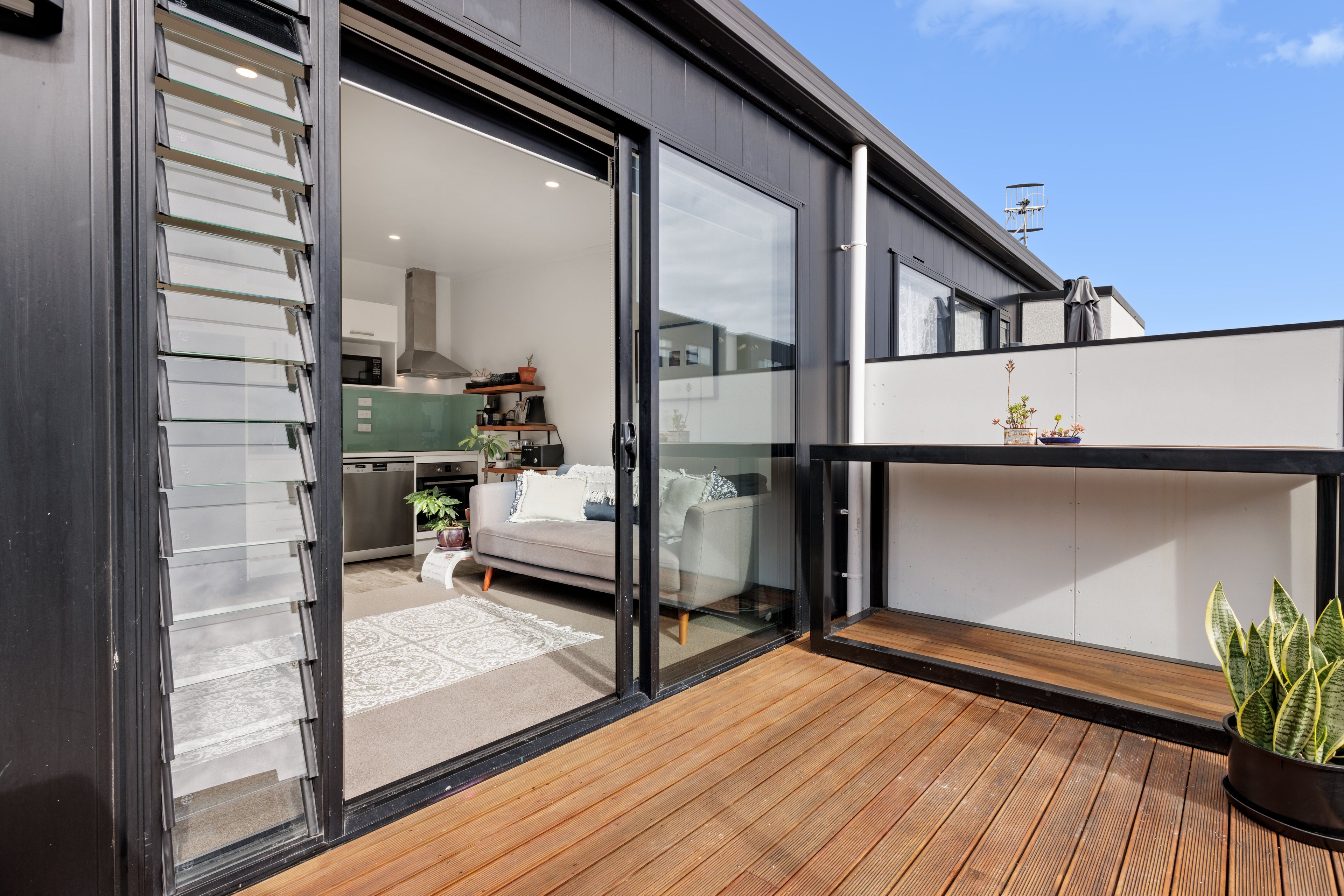 Modern, Sunny Townhouse 5