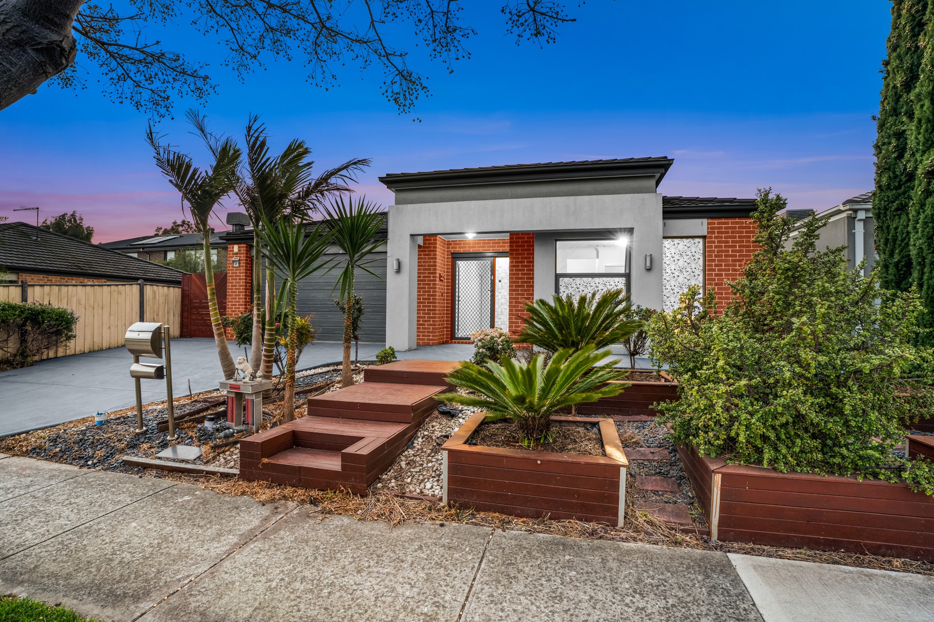 28 Stoneleigh Road, Cranbourne North, VIC 3977