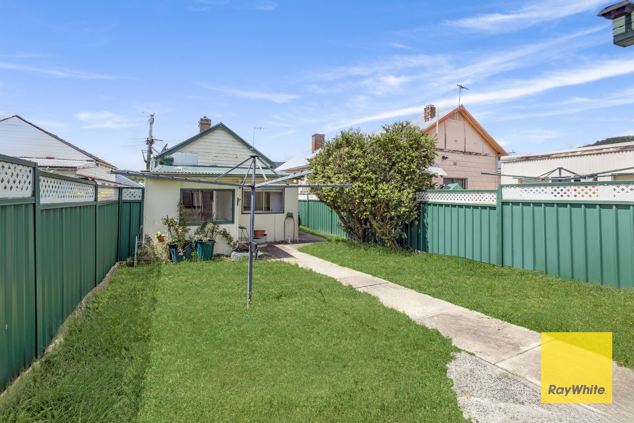 90 Laurence Street — photo 16 of 17