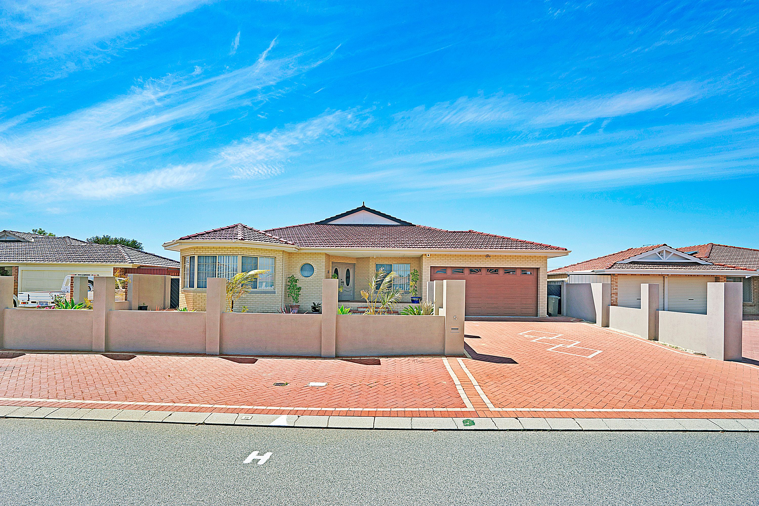 5 Diploma Rise, Marangaroo, WA 6064