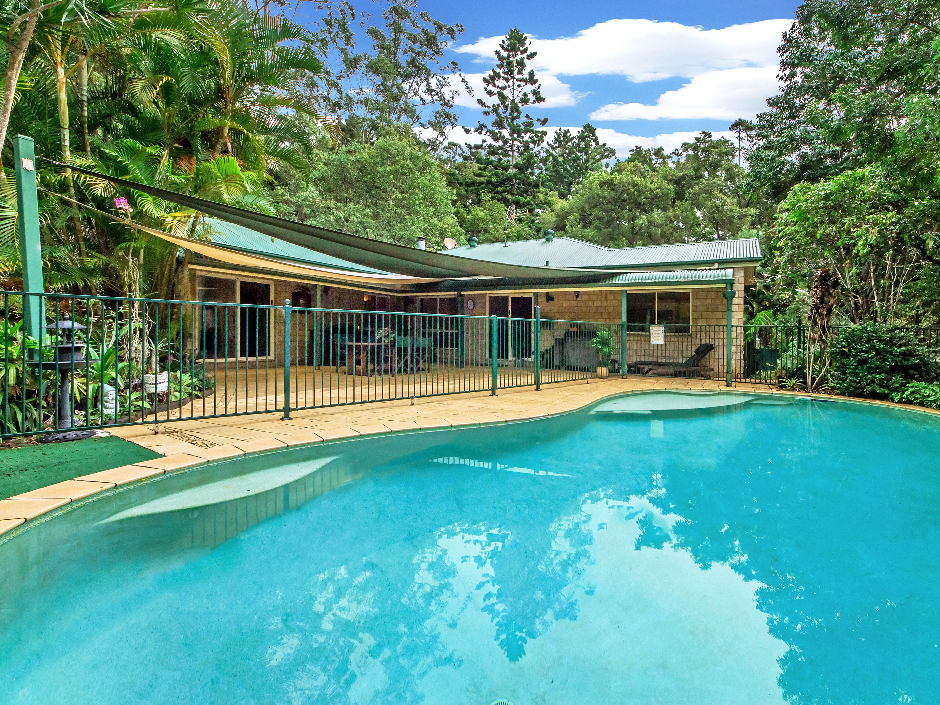 16 Sunray Drive, Bonogin, QLD 4213