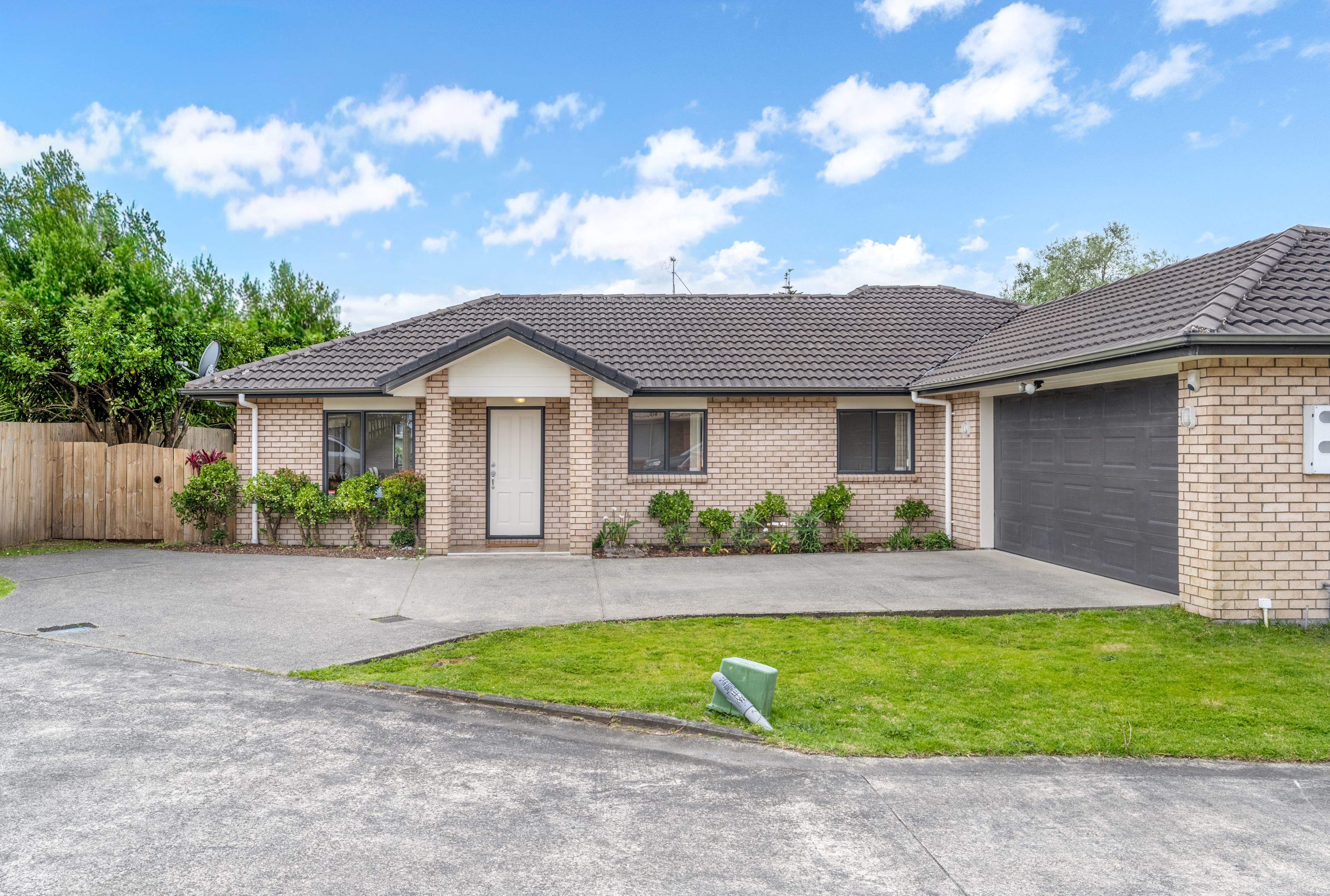 12 Cade Place, Weymouth, Manukau City