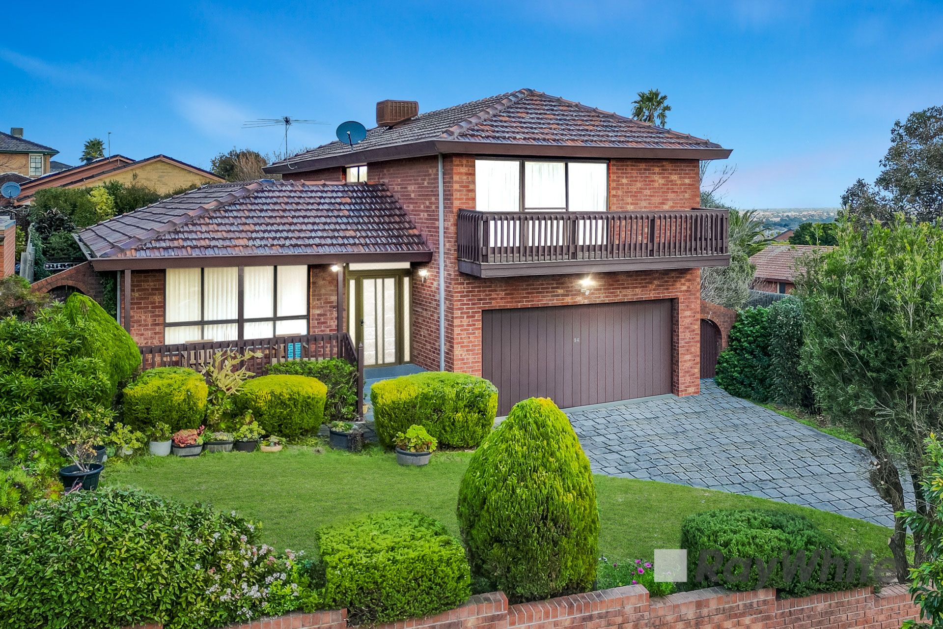54 Joseph Banks Crescent, Endeavour Hills VIC 3802