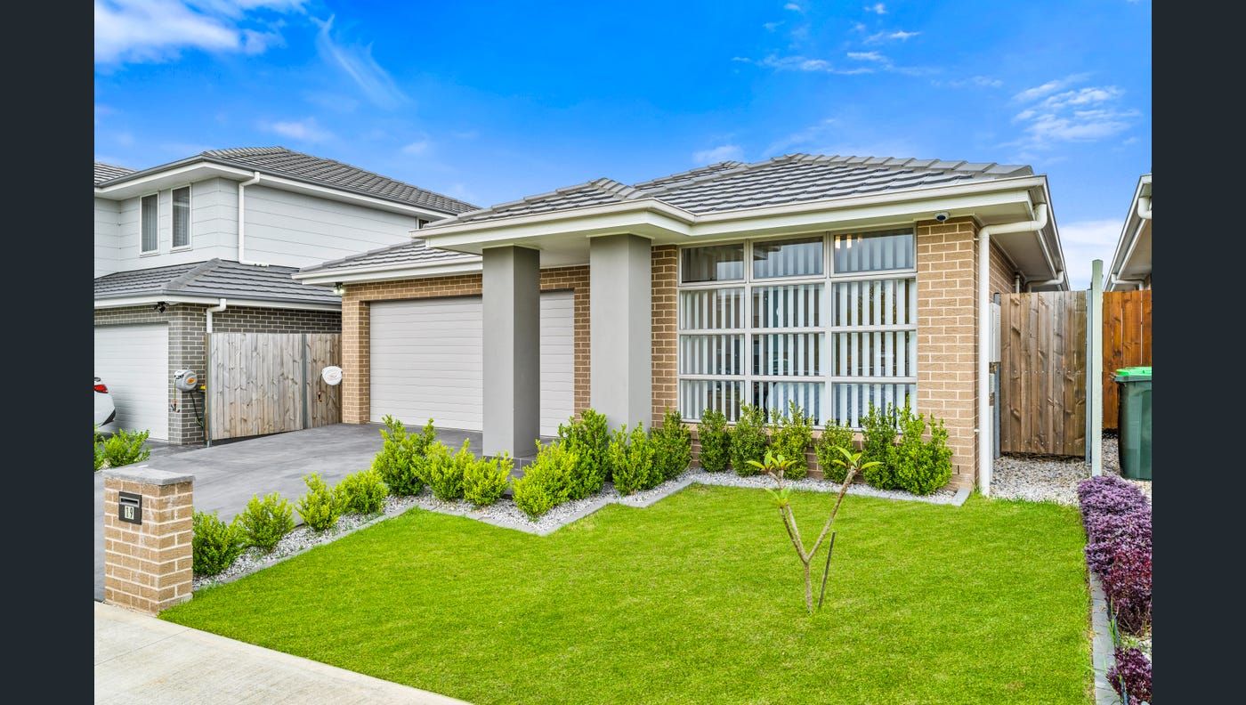 19 Fleece Loop, Oran Park, NSW 2570