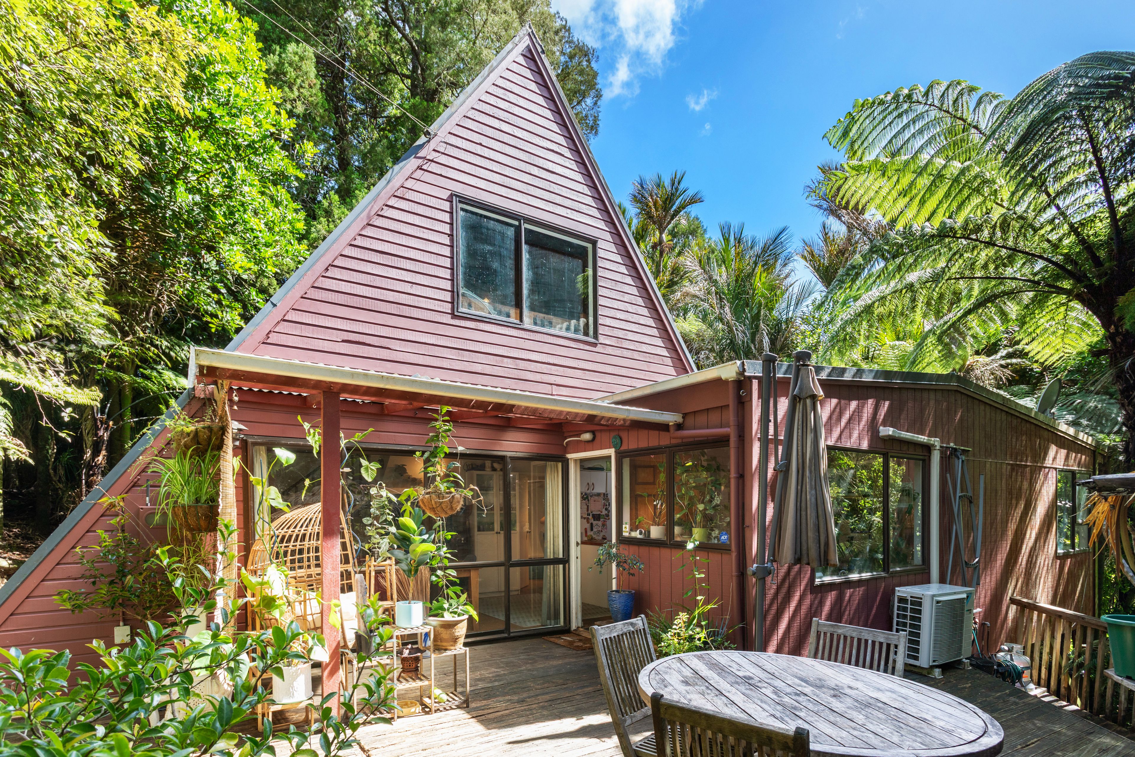 828 West Coast Road, Oratia, Waitakere City