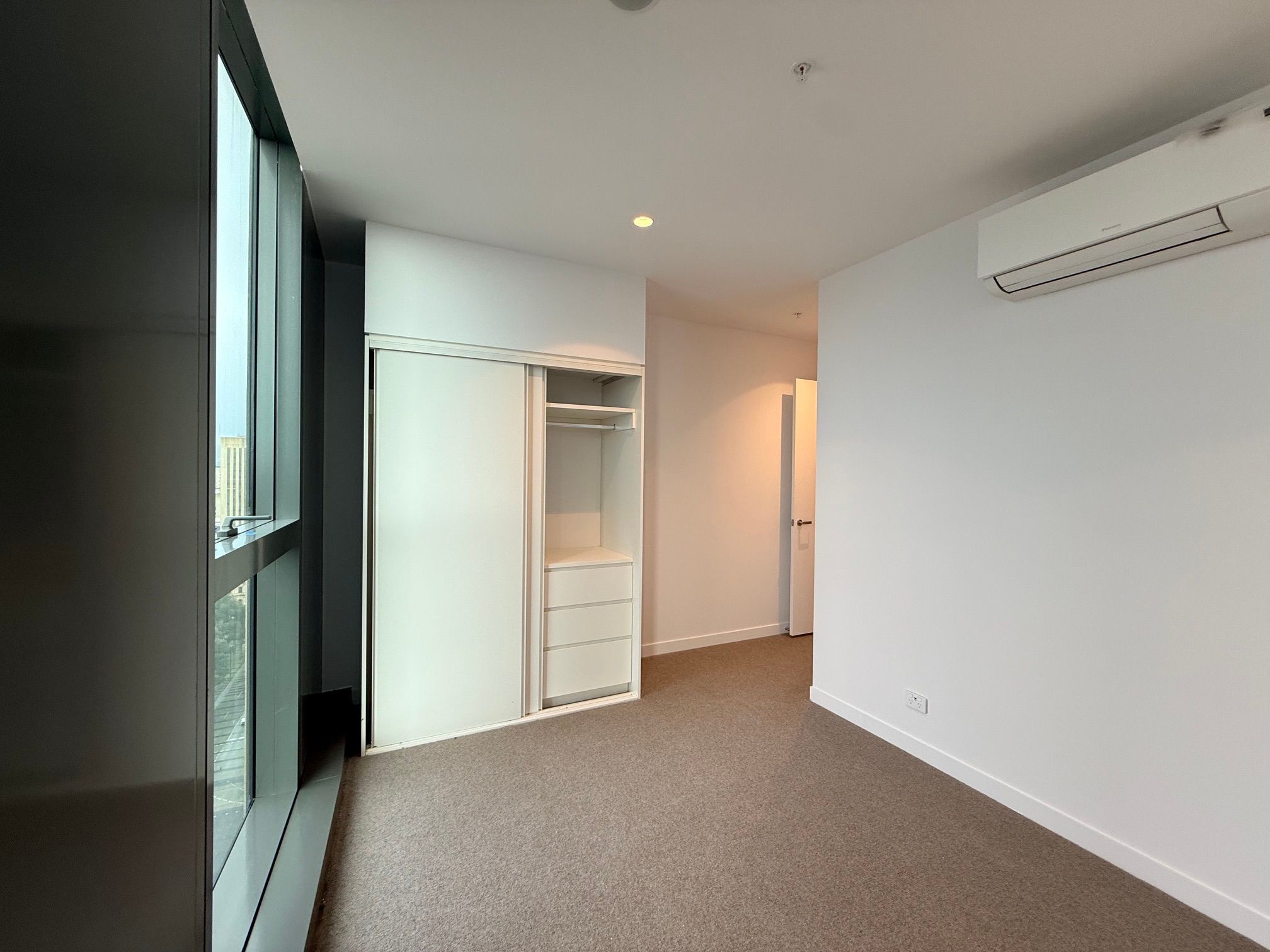 1701 Market Square, 21-59 Grote Street — photo 3 of 21