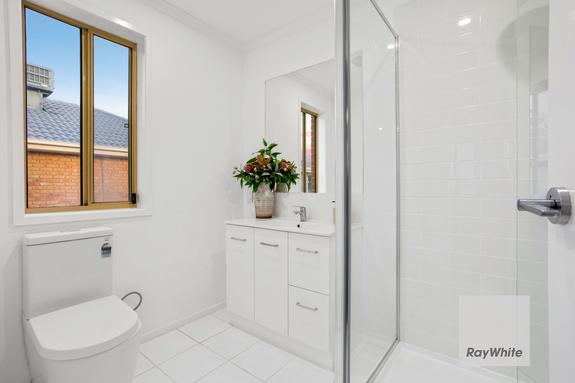 27 Tussock Crescent — photo 13 of 20
