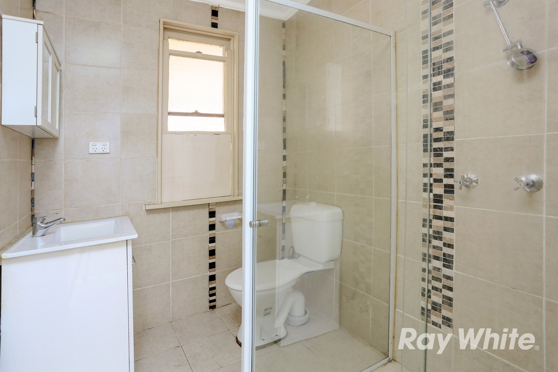 29 Butler Crescent — photo 6 of 6
