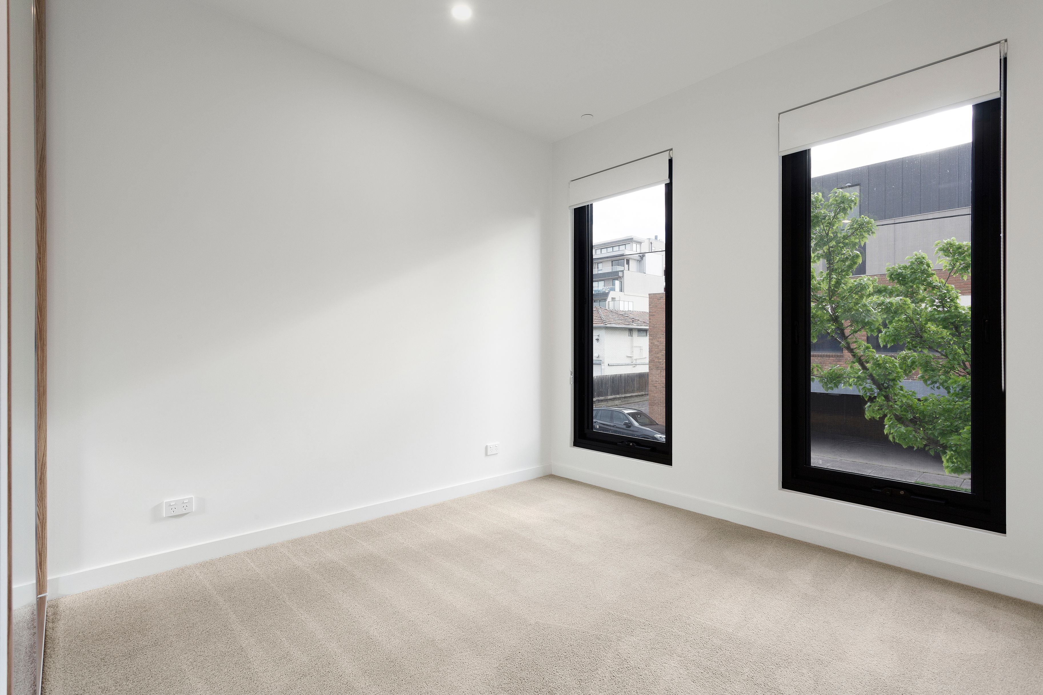 102/323 Neerim Road — photo 3 of 7