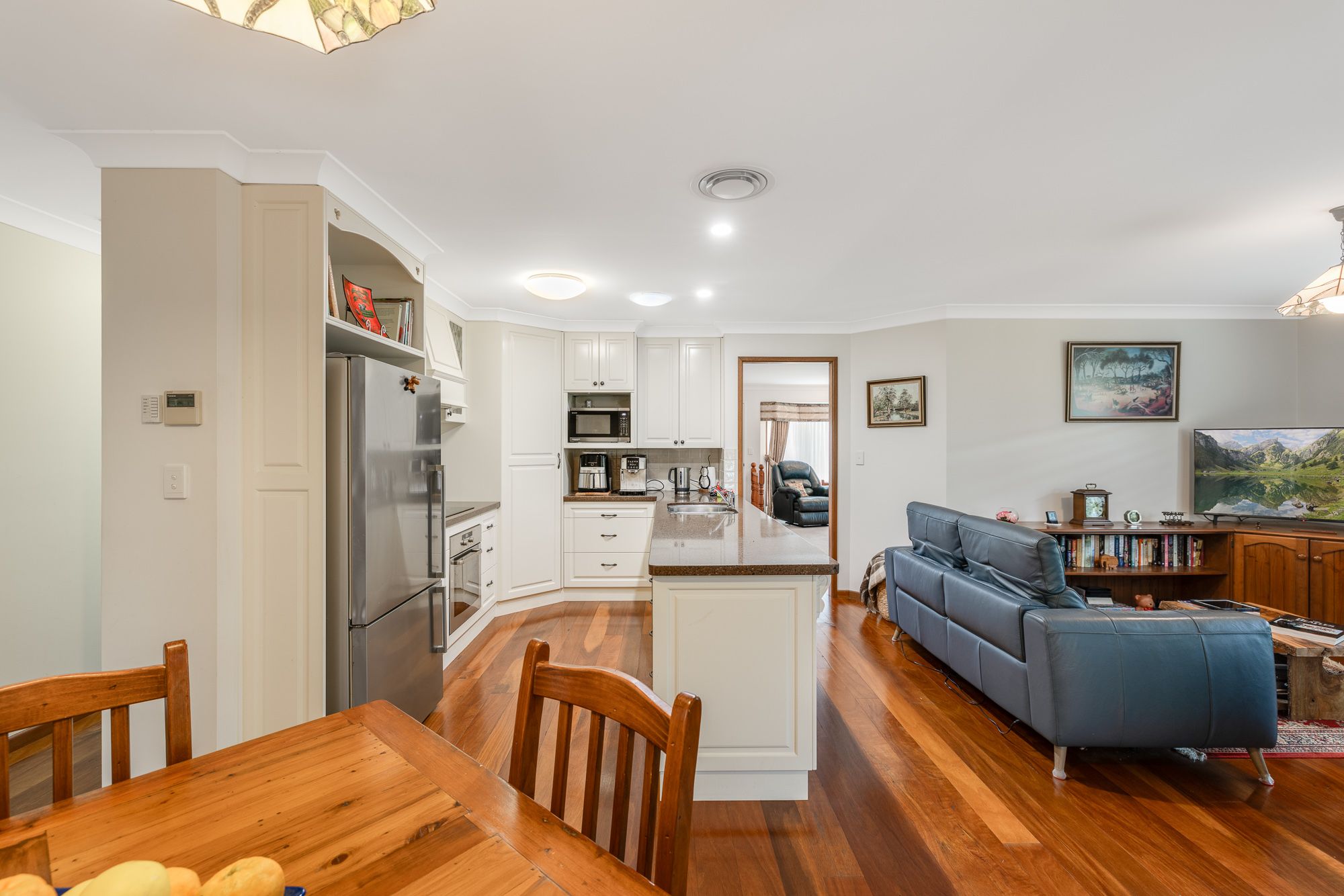 42 Lorraine Crescent — photo 3 of 22