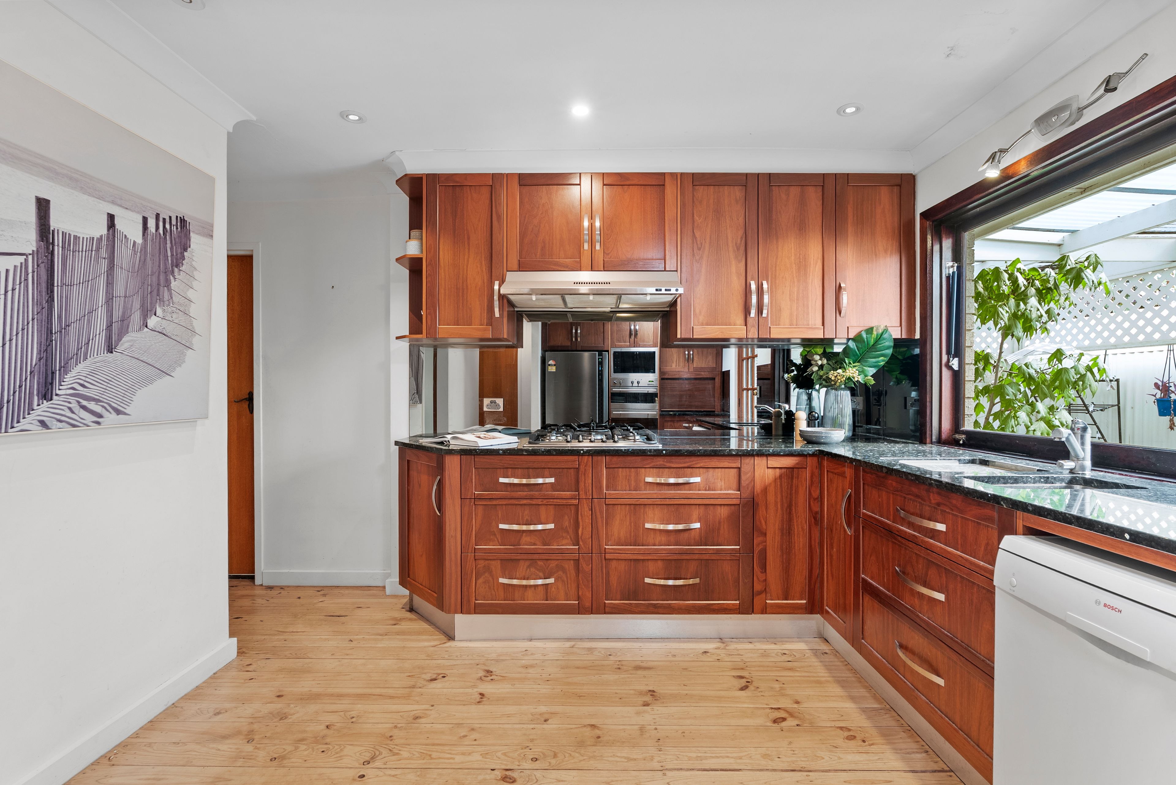 1/6 Hopkins Crescent — photo 10 of 19