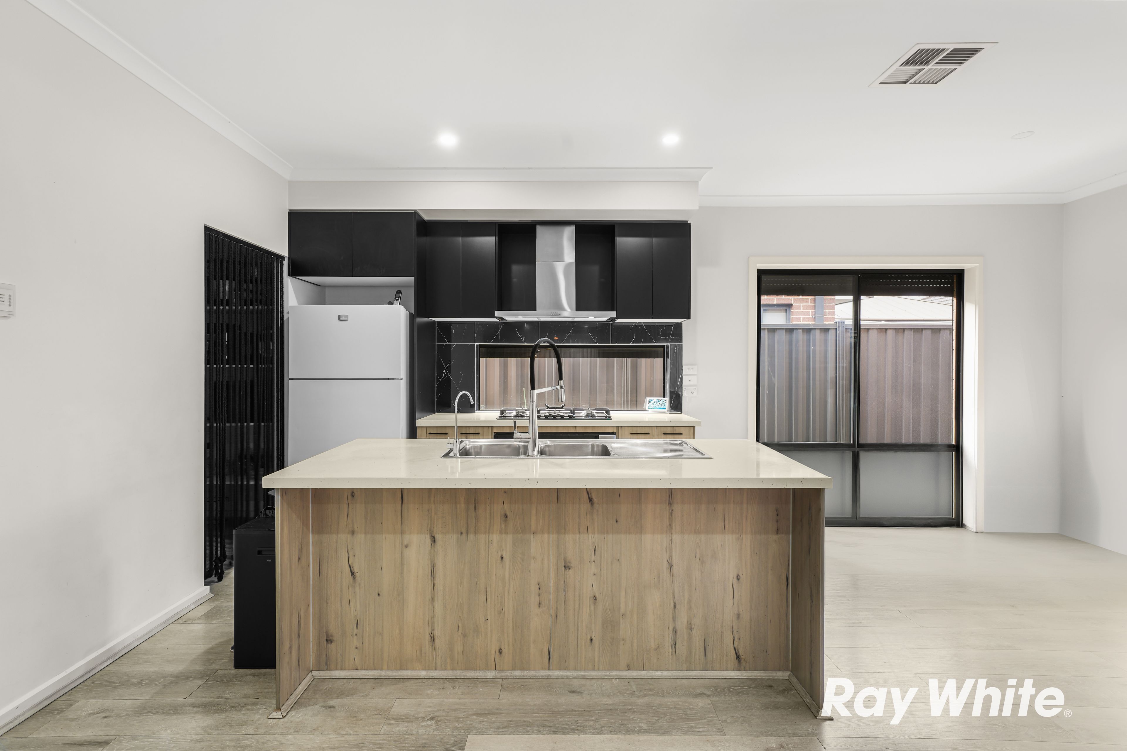 28 Sallybank Crescent — photo 3 of 20