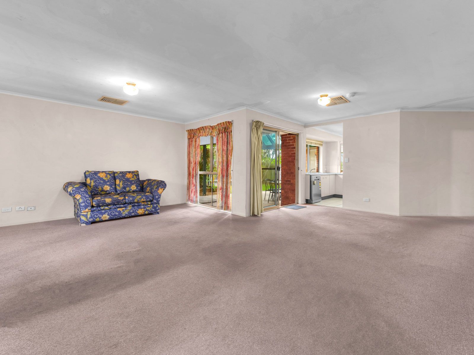 73 Middle Road, Hillcrest, QLD 4118