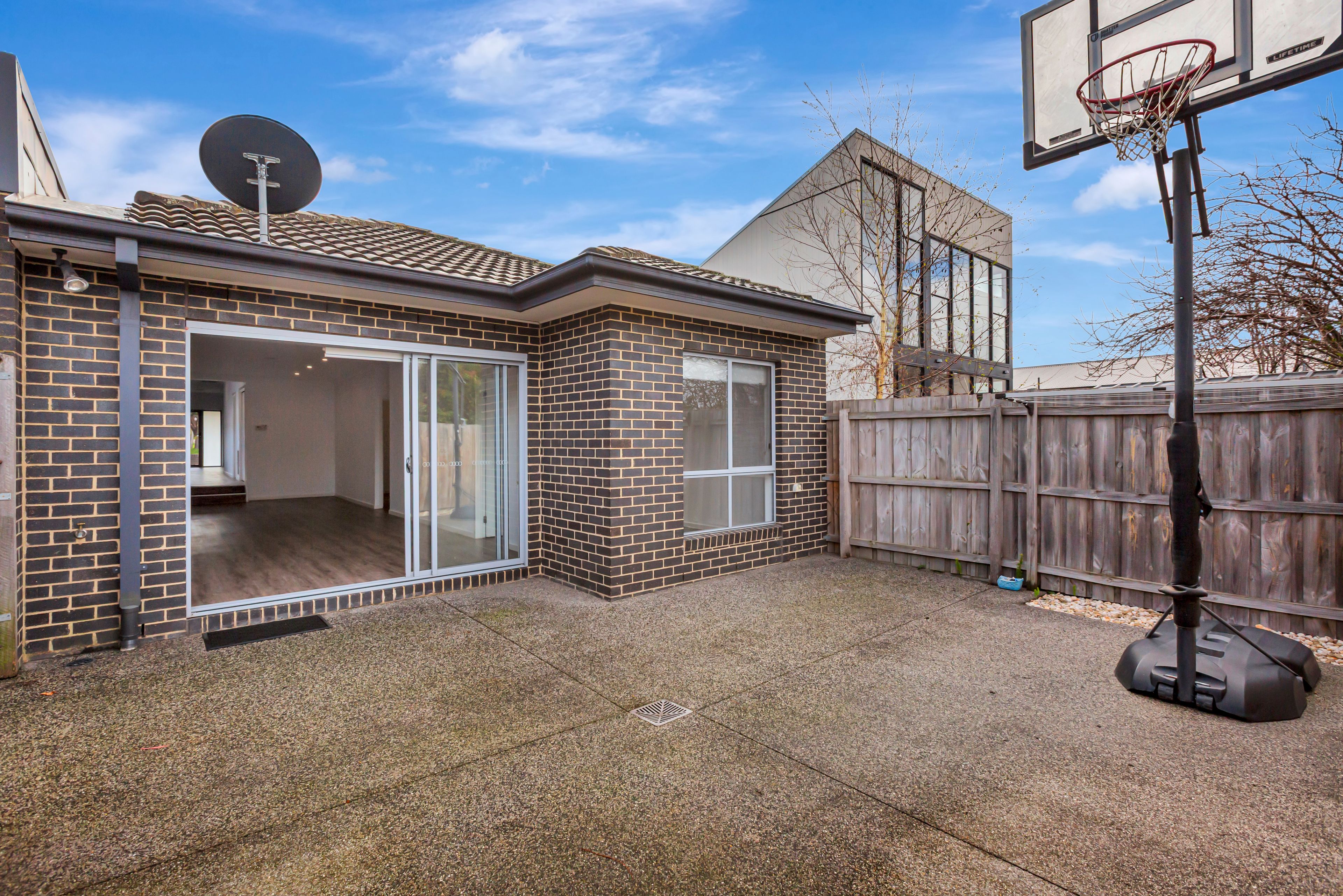 37 Spry Street — photo 4 of 10