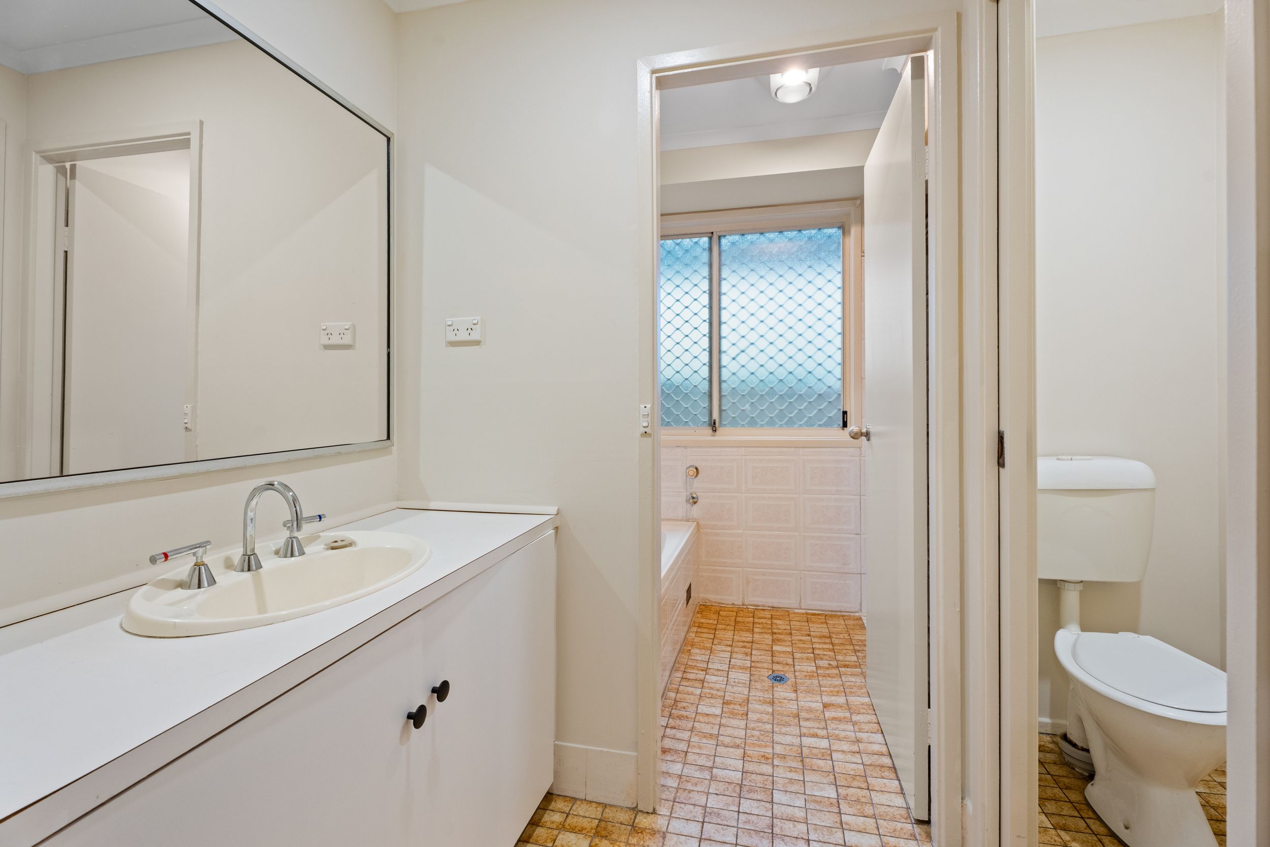48 Pensax Road — photo 11 of 22
