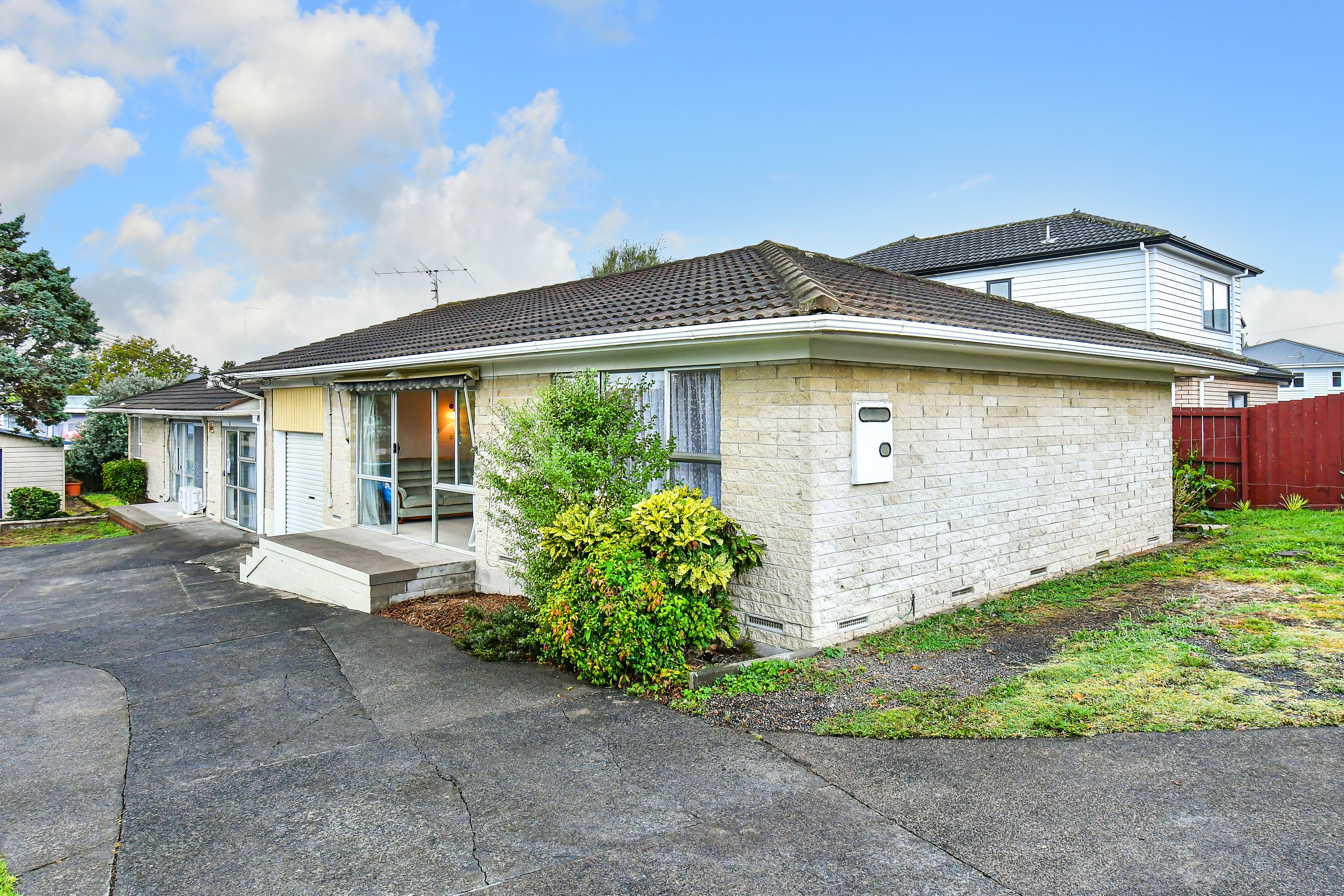 2/84A Wallace Road, Papatoetoe, Manukau City