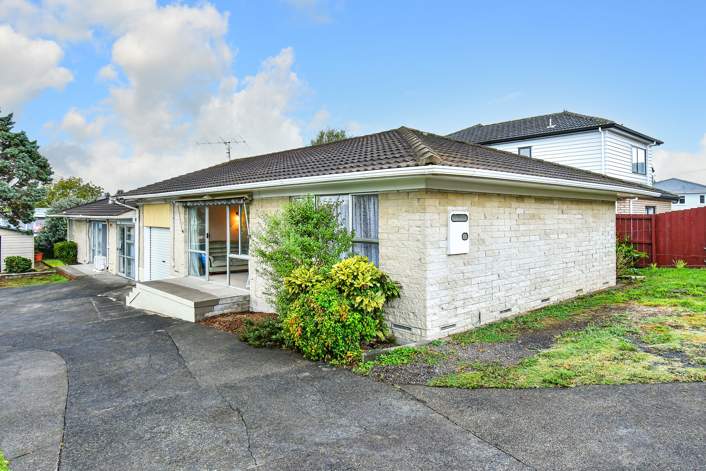 2/84A Wallace Road, Papatoetoe, Manukau City