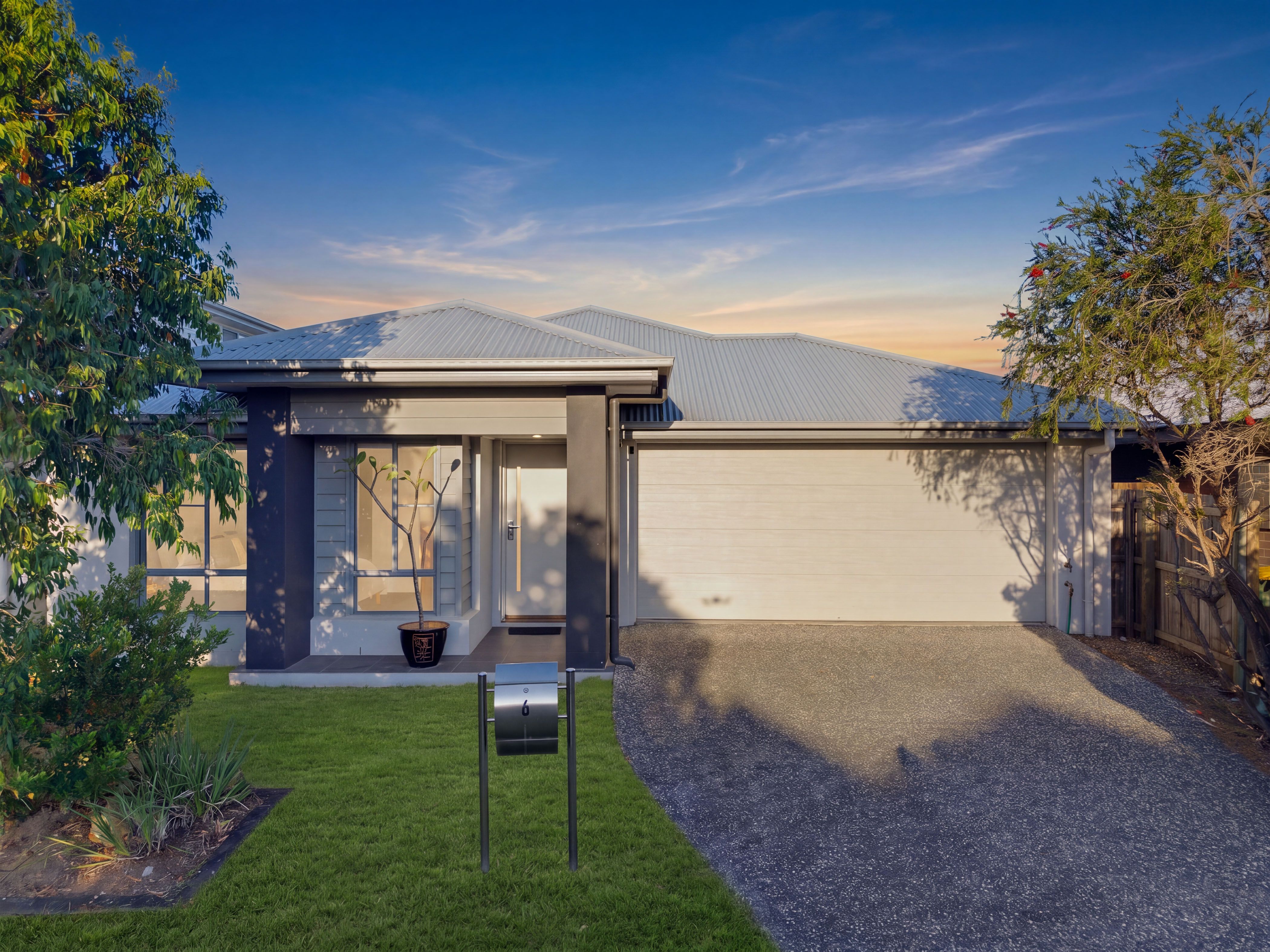 6 Miner Crescent, Pallara, QLD 4110