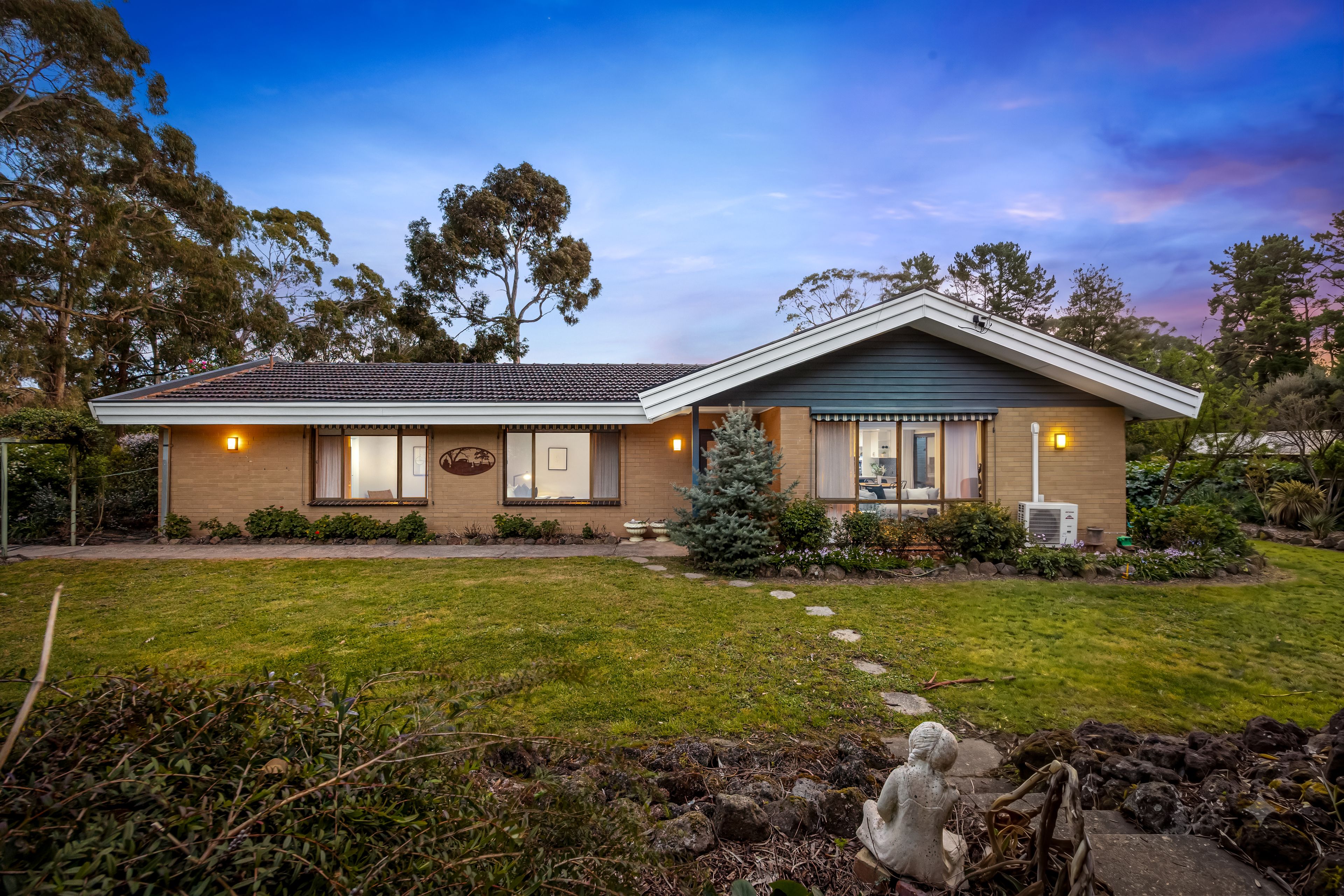 9545 Western Highway, Warrenheip, VIC 3352
