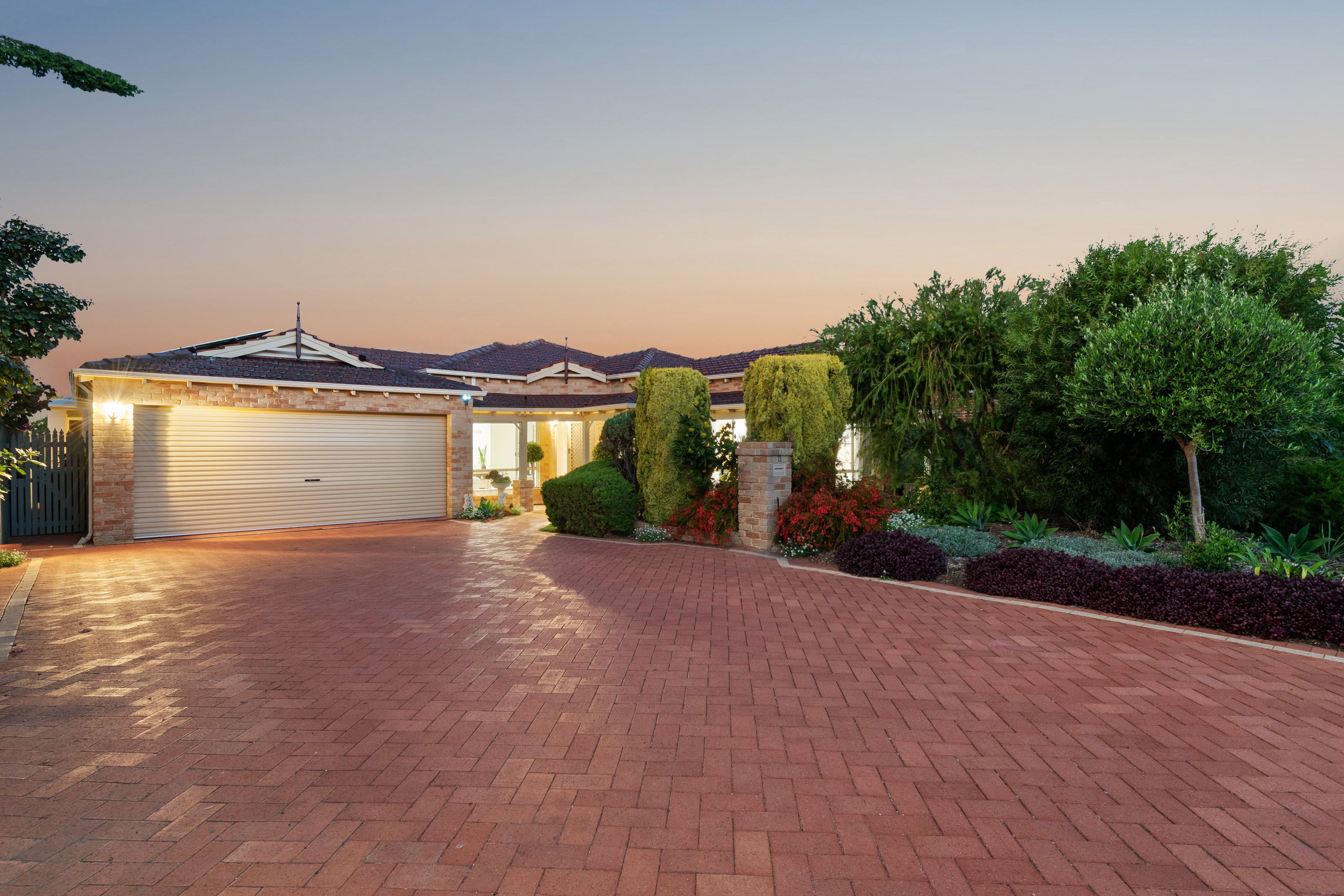 11 Korel Place, Sorrento, WA 6020