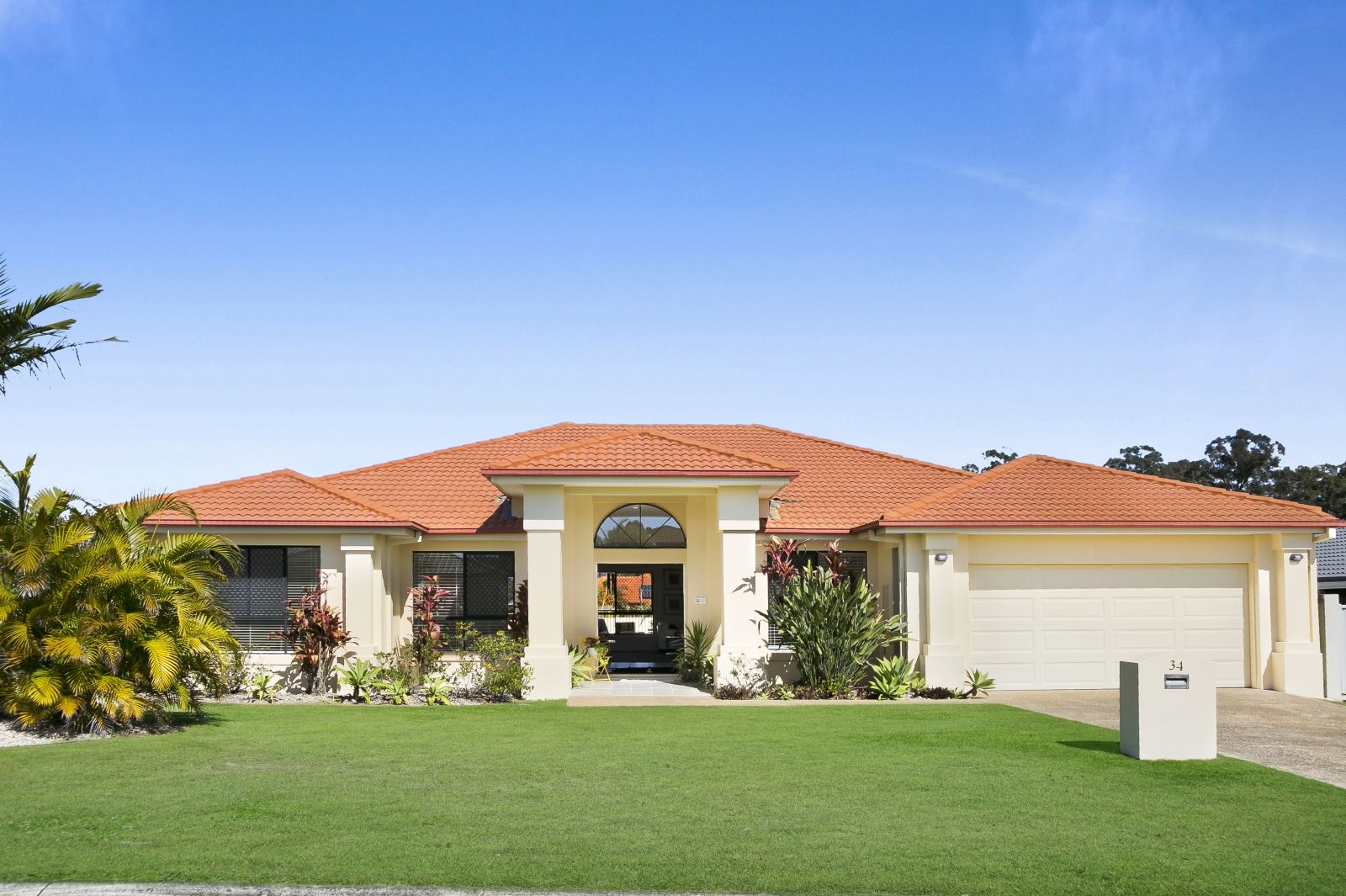 34 Nottinghill Gate Drive, Arundel QLD 4214