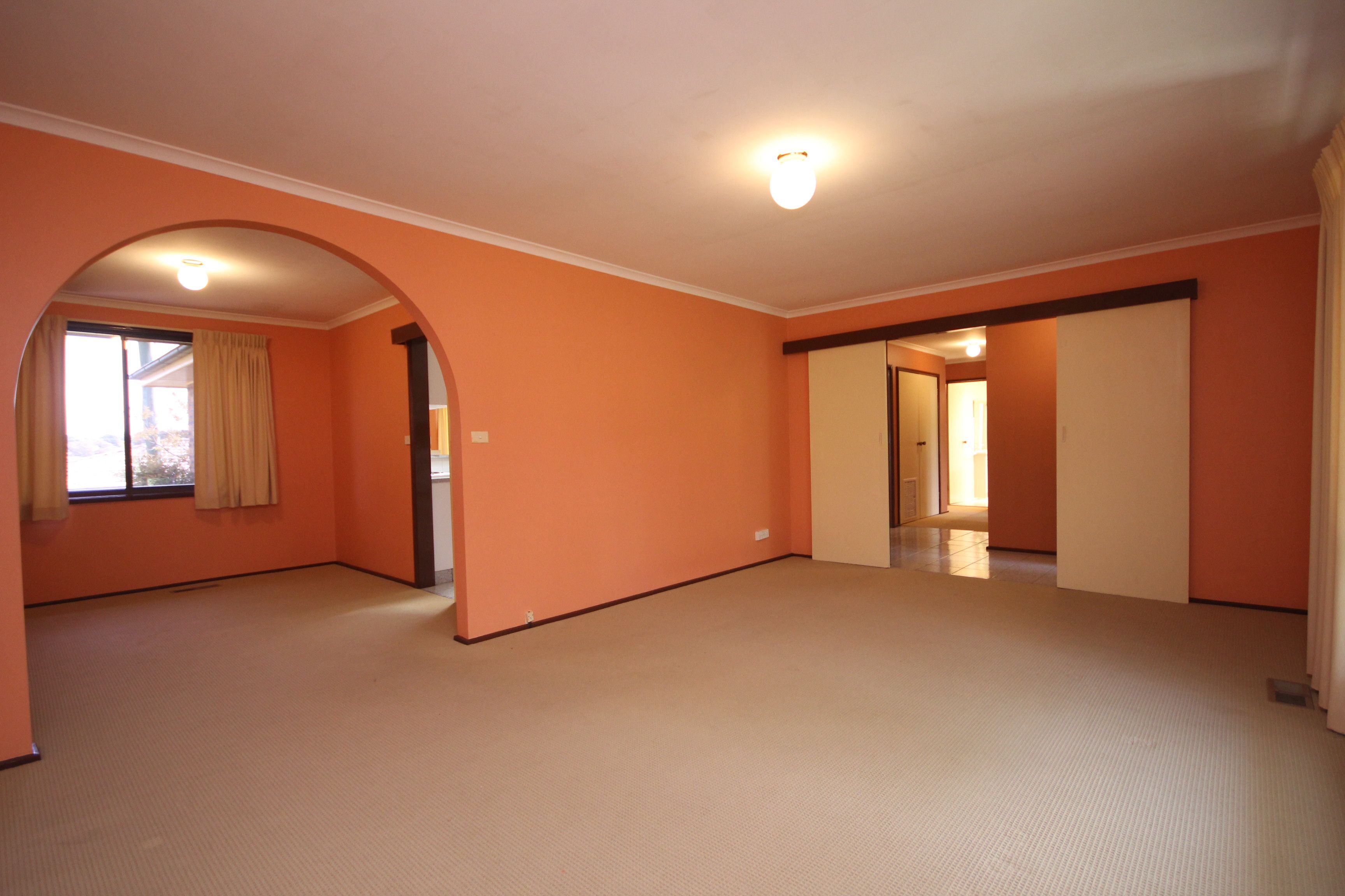 124A Chuculba Crescent — photo 3 of 15