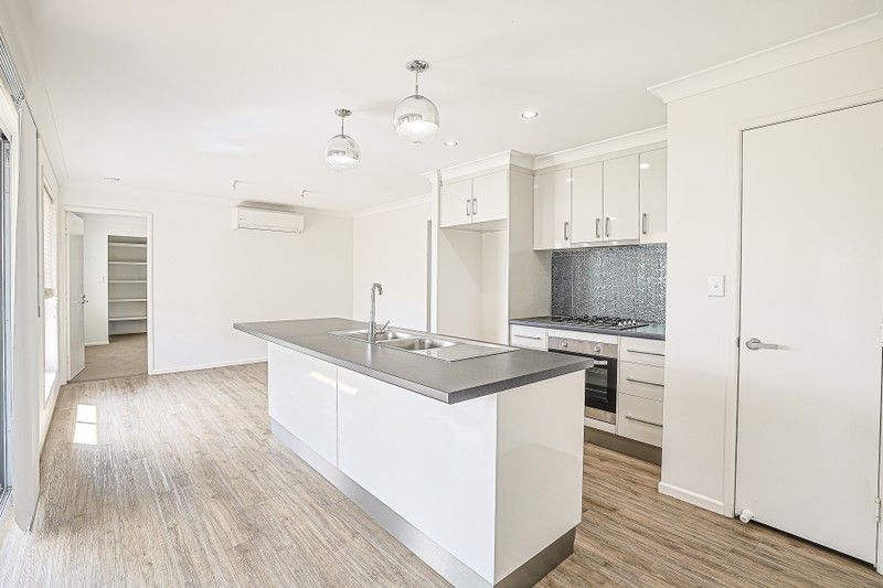 4 Caulfield Place — photo 3 of 14