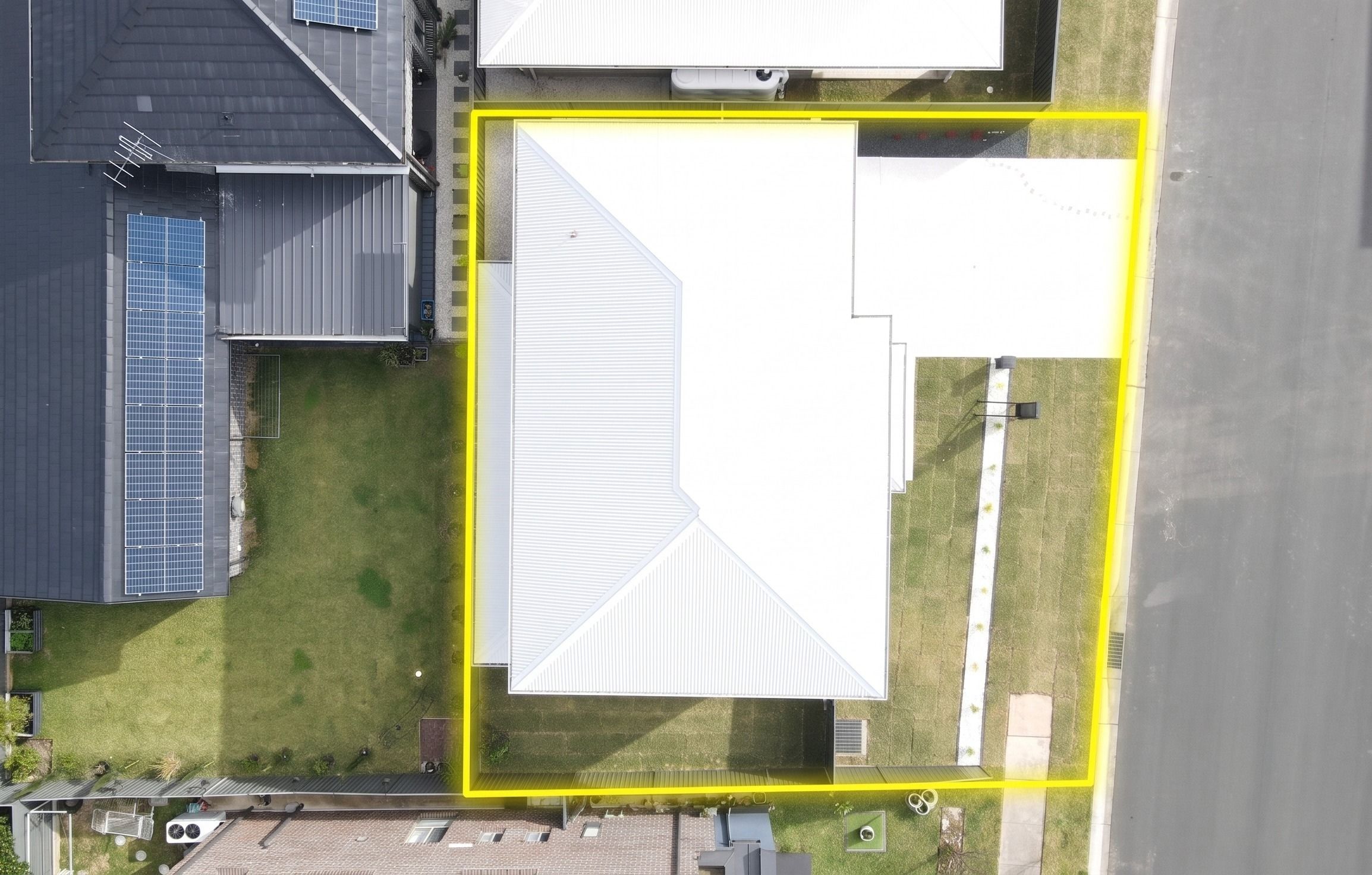 North-Facing Family Home| Modern Style & Everyday Convenience — photo 2 of 9