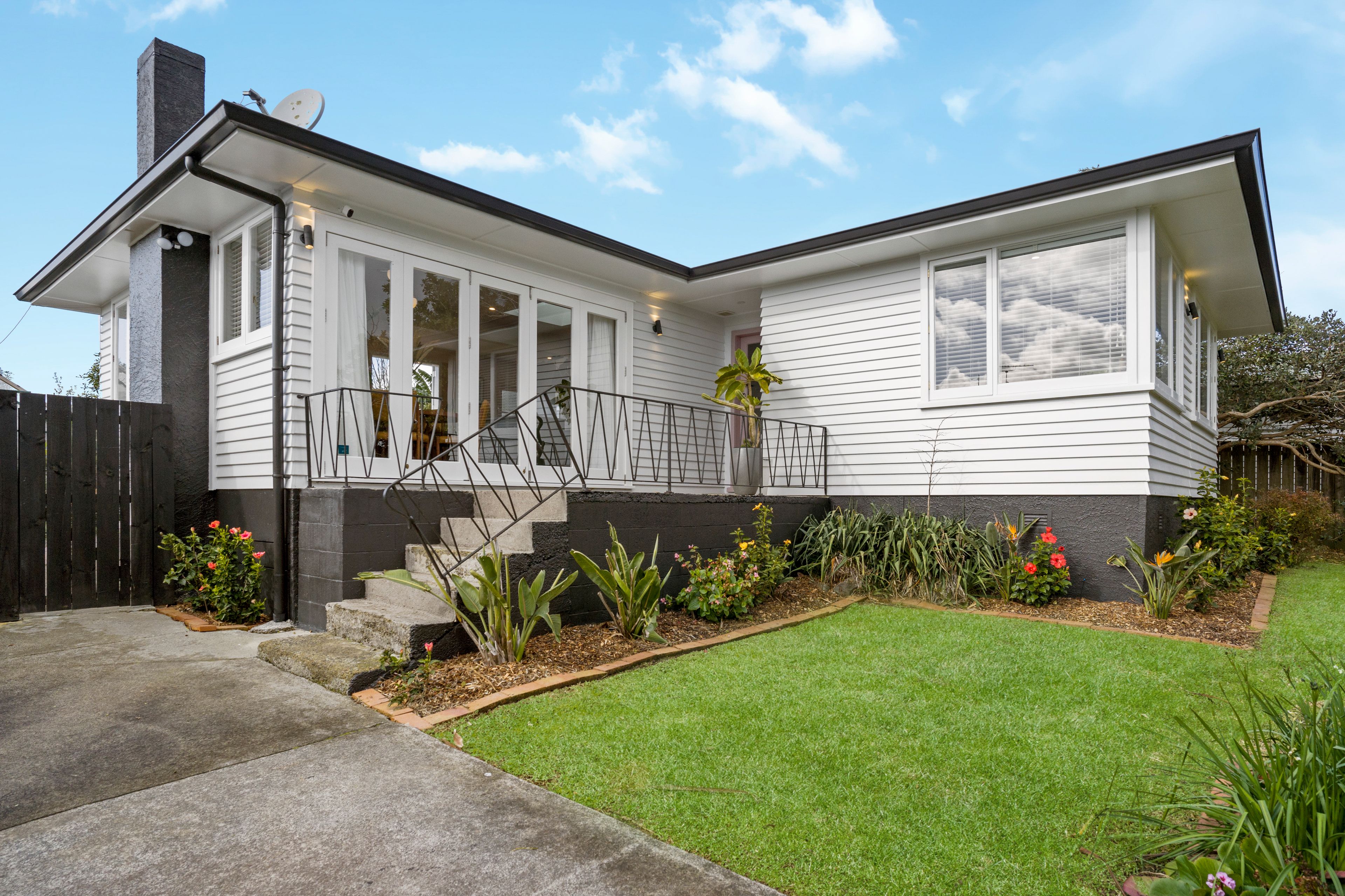 25 Trojan Crescent, New Lynn, Waitakere City