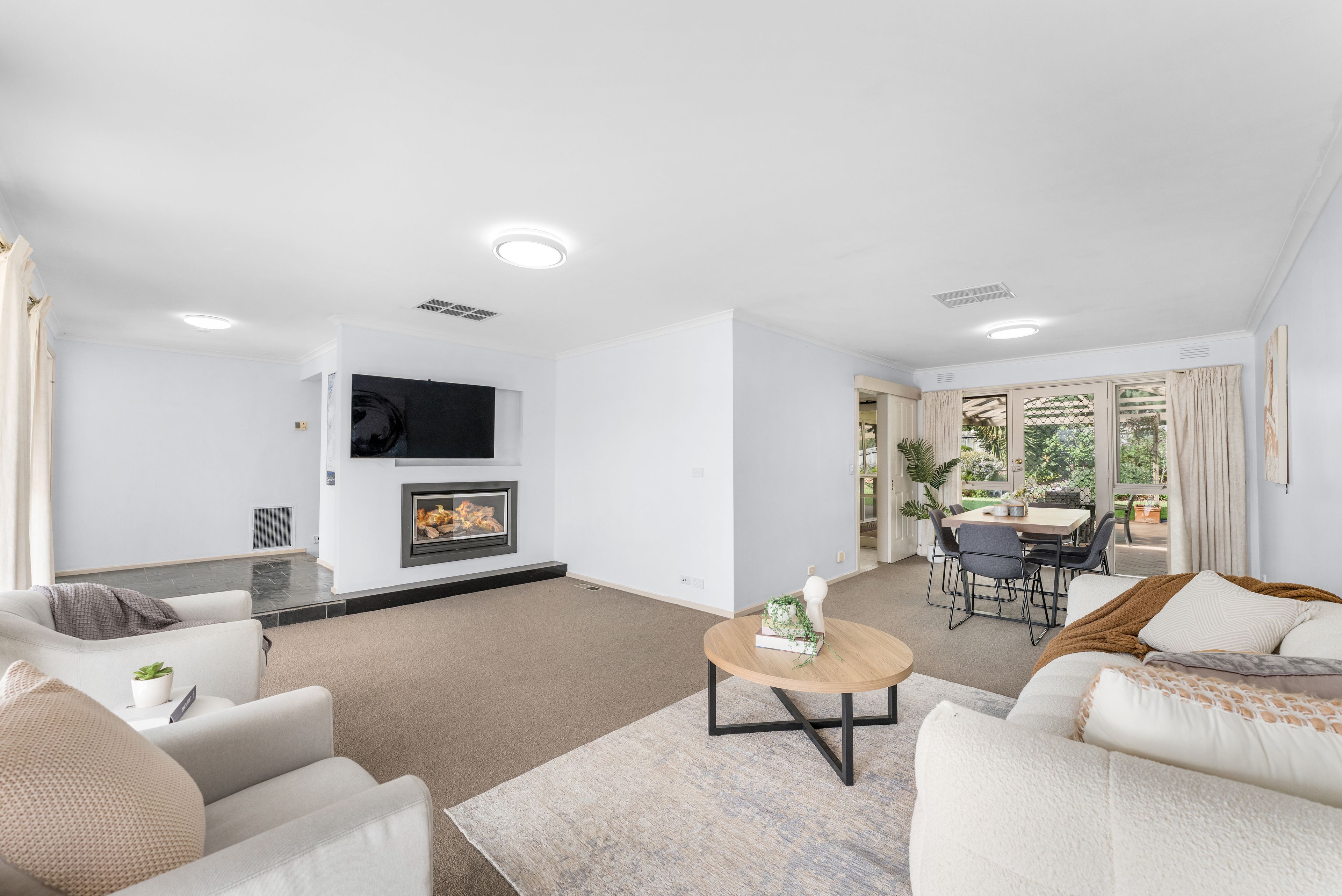 13 Regal Court — photo 3 of 22
