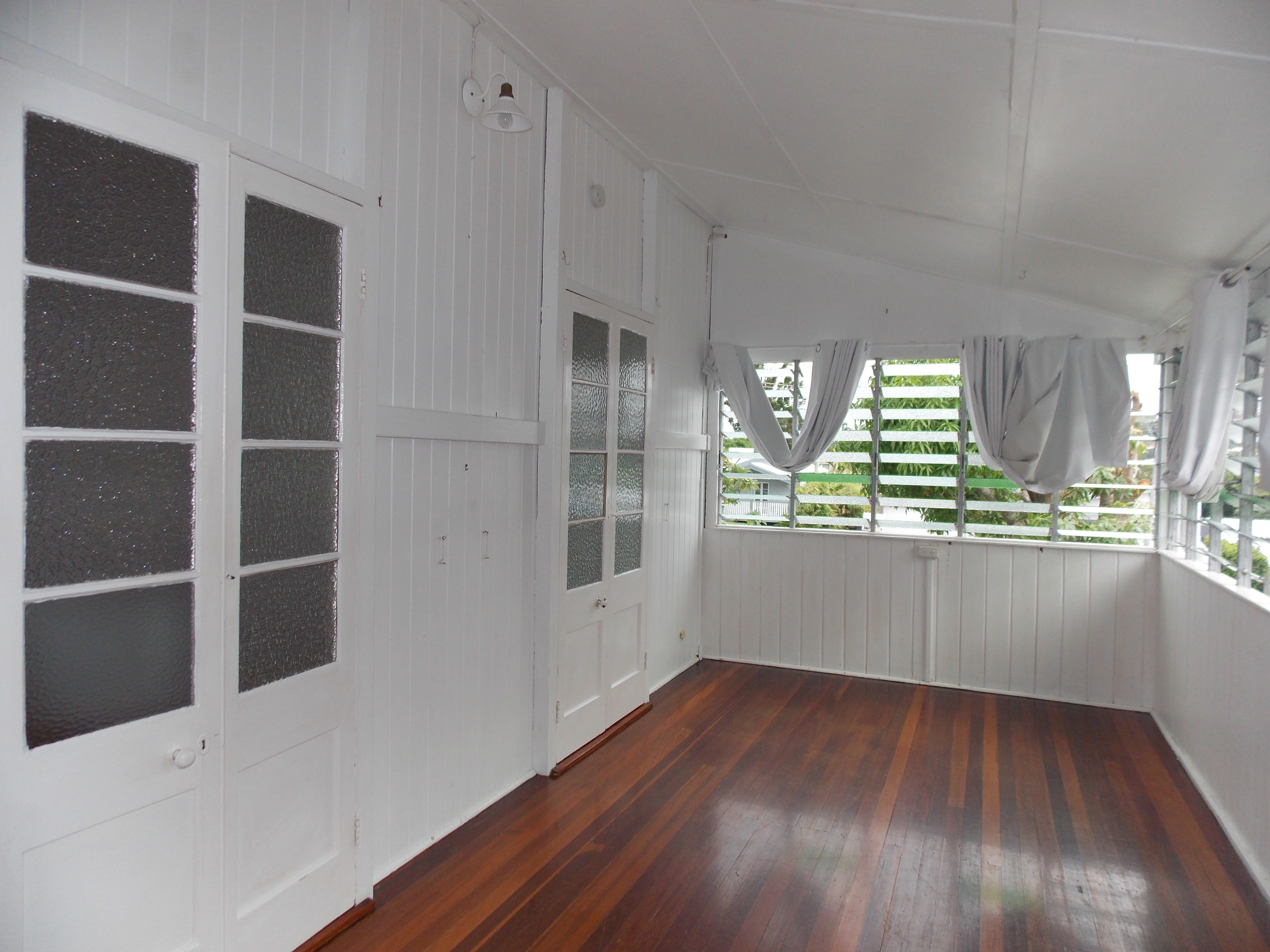 11 Matthew Flinders Drive — photo 3 of 12