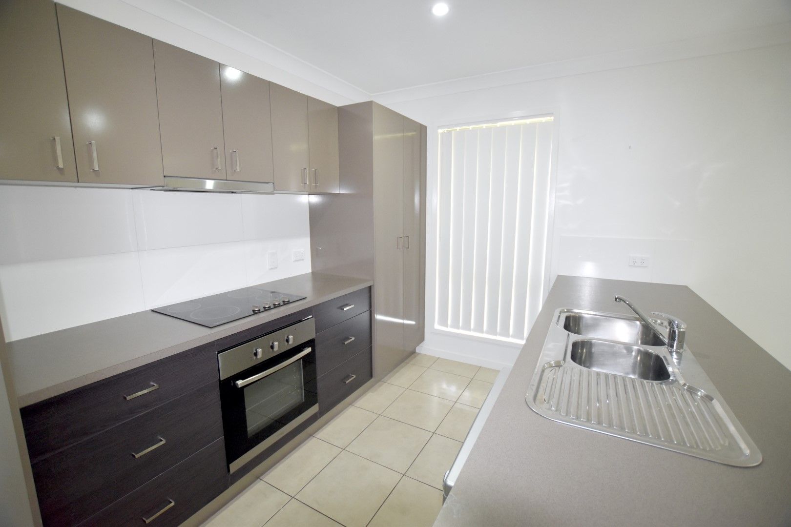5 Grasstree Crescent, Kirkwood, QLD 4680