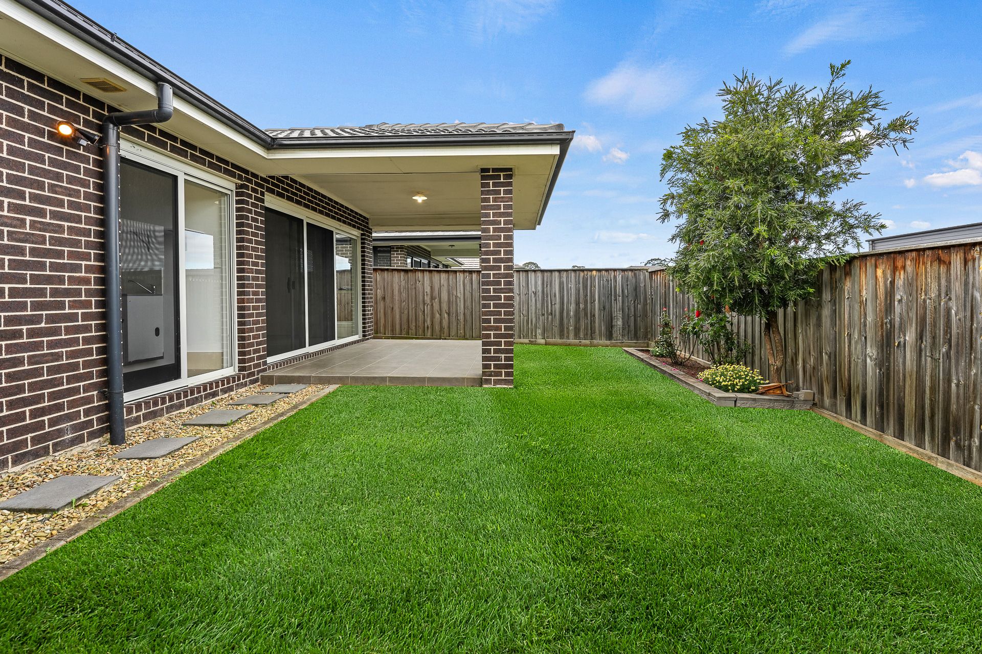 16 Glendiver Street — photo 11 of 14