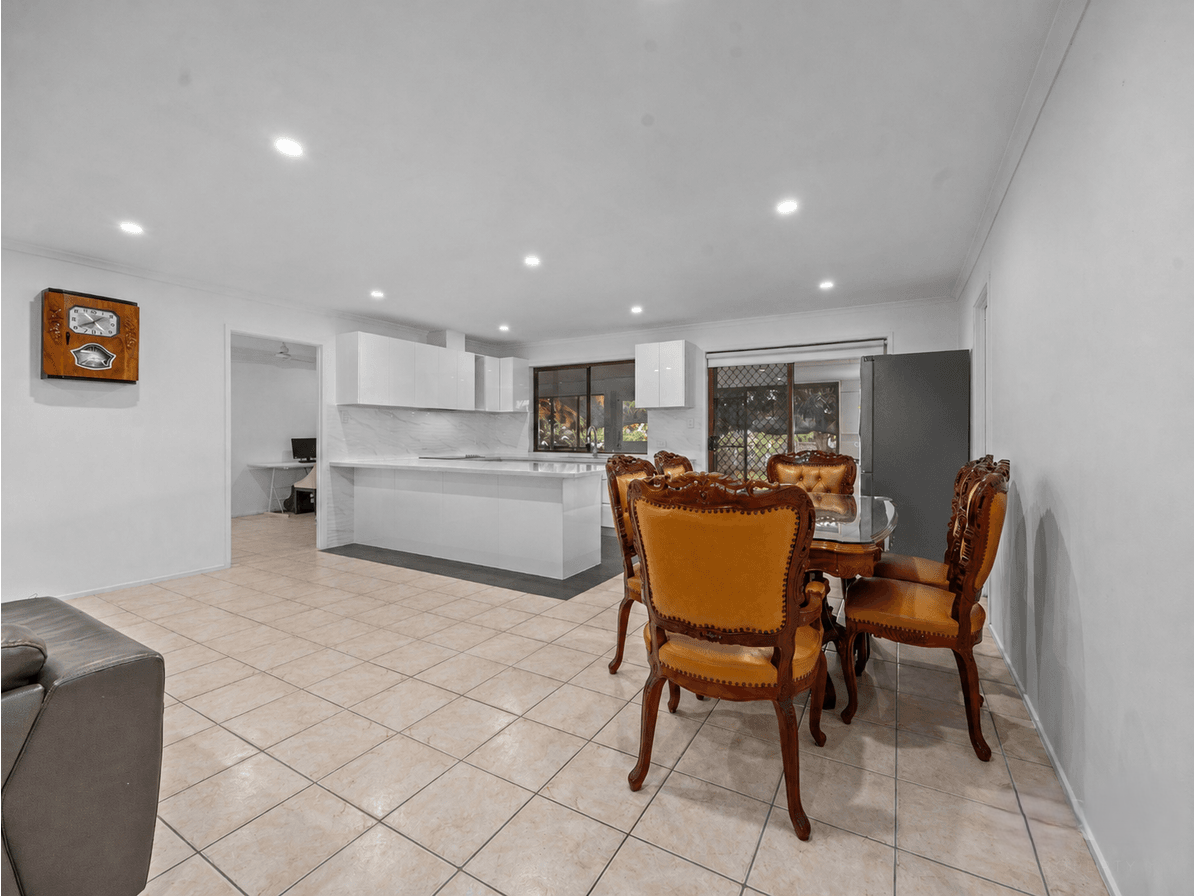 15 Woodbine Avenue, Camira, QLD 4300