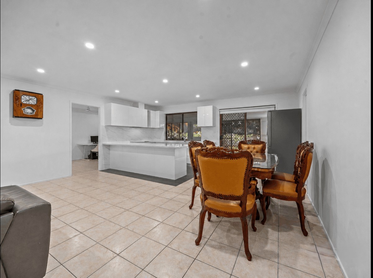 15 Woodbine Avenue, Camira, QLD 4300