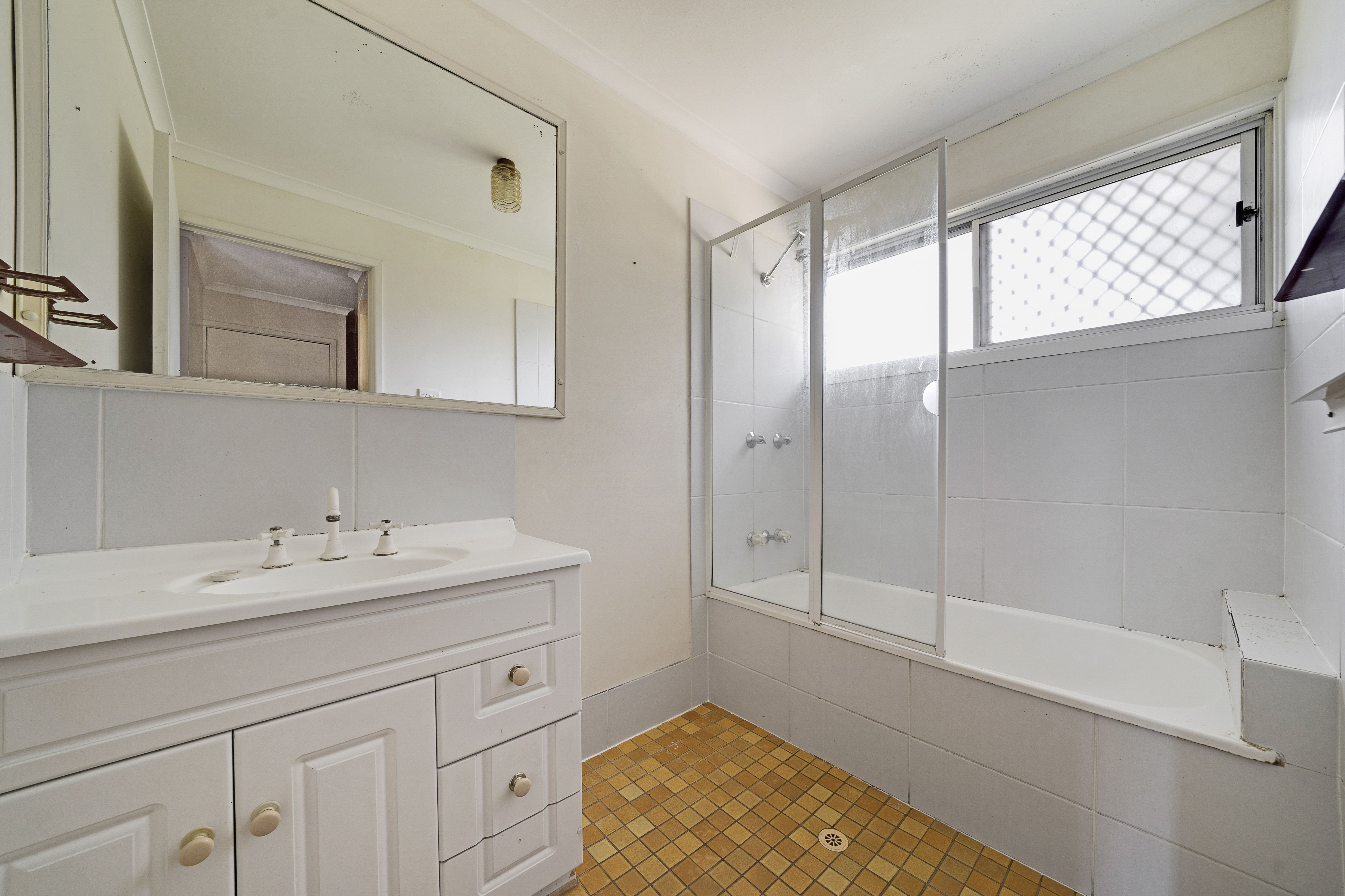 15 Pinewood Street, Crestmead, QLD 4132