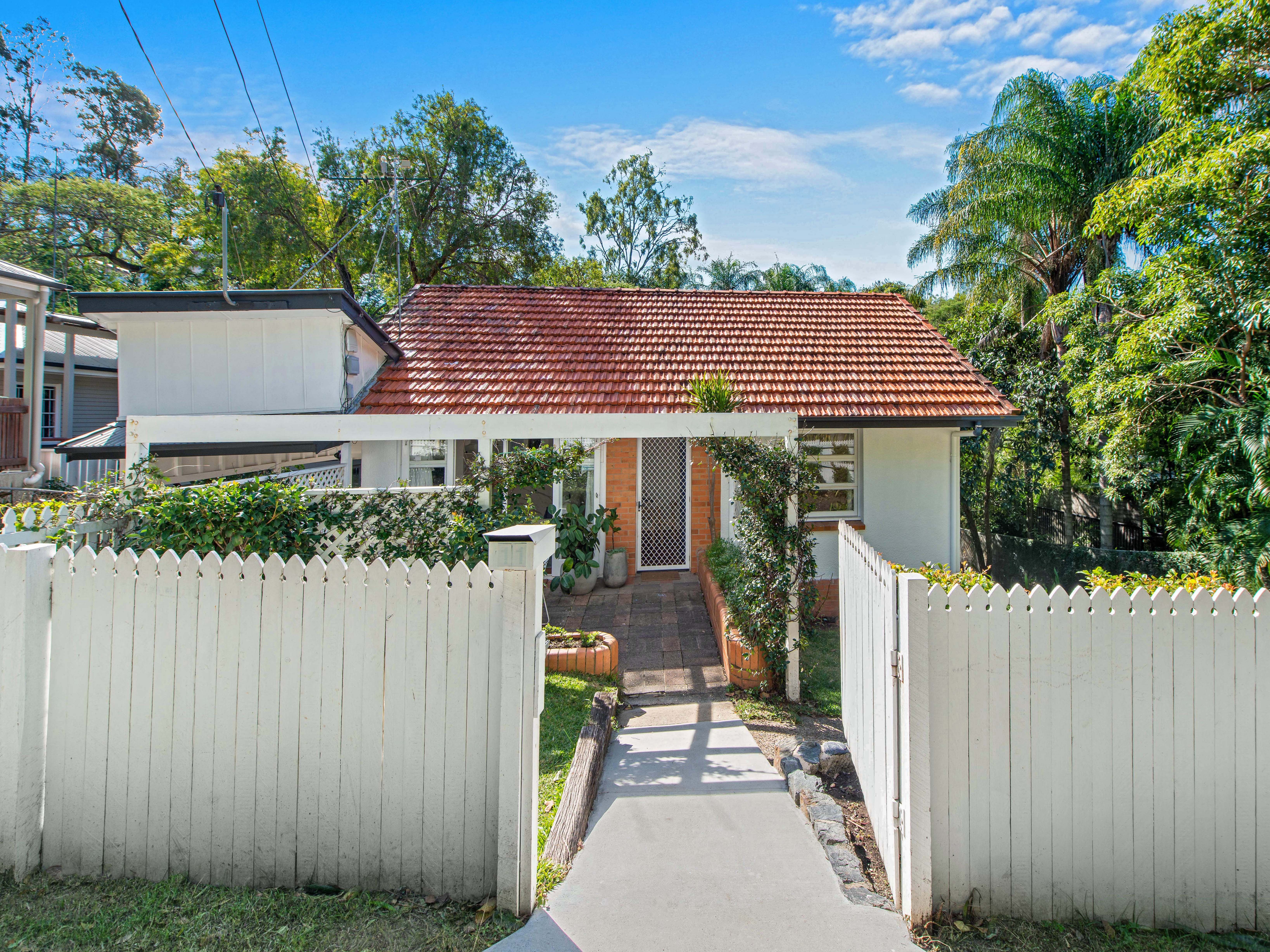 11 Mackay Terrace, Bardon, QLD 4065