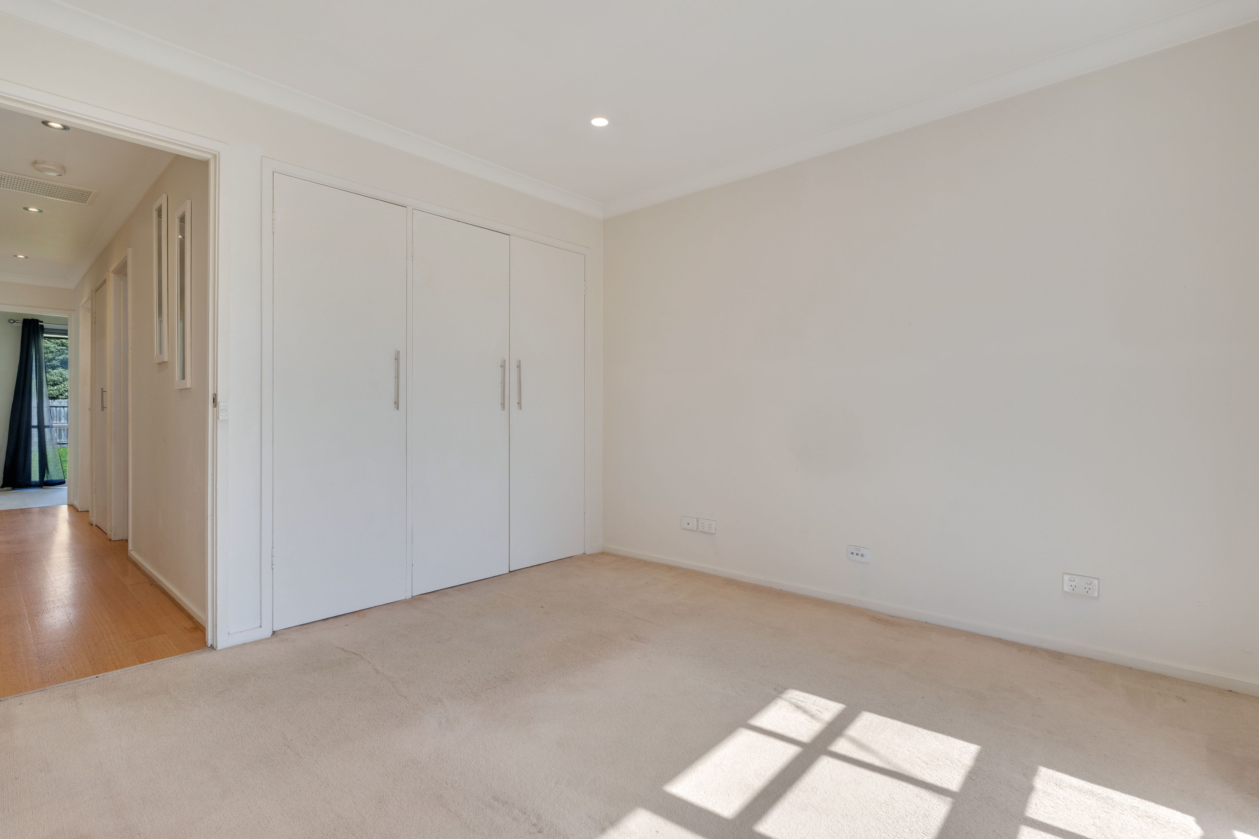 19 Beacon Hills Crescent — photo 8 of 21