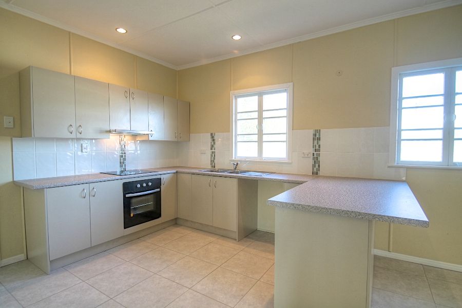 184 South Station Road, Silkstone, QLD 4304