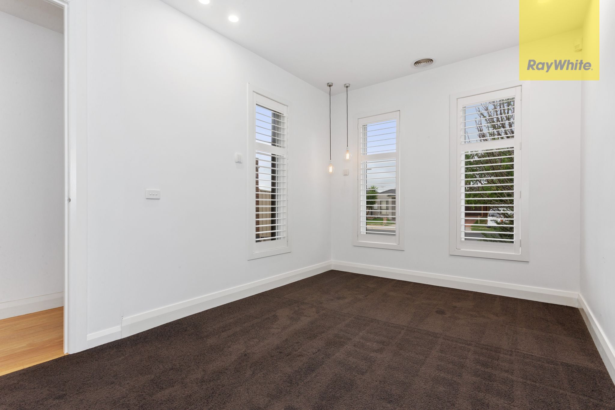 1/6 Balmoral Close, Hillside, VIC 3037