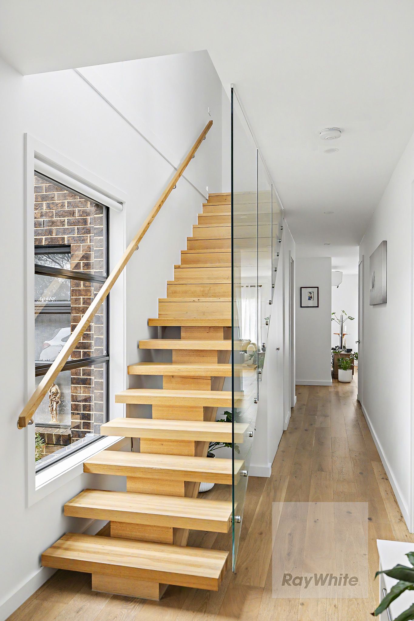 4/4 Berringa Court — photo 4 of 18