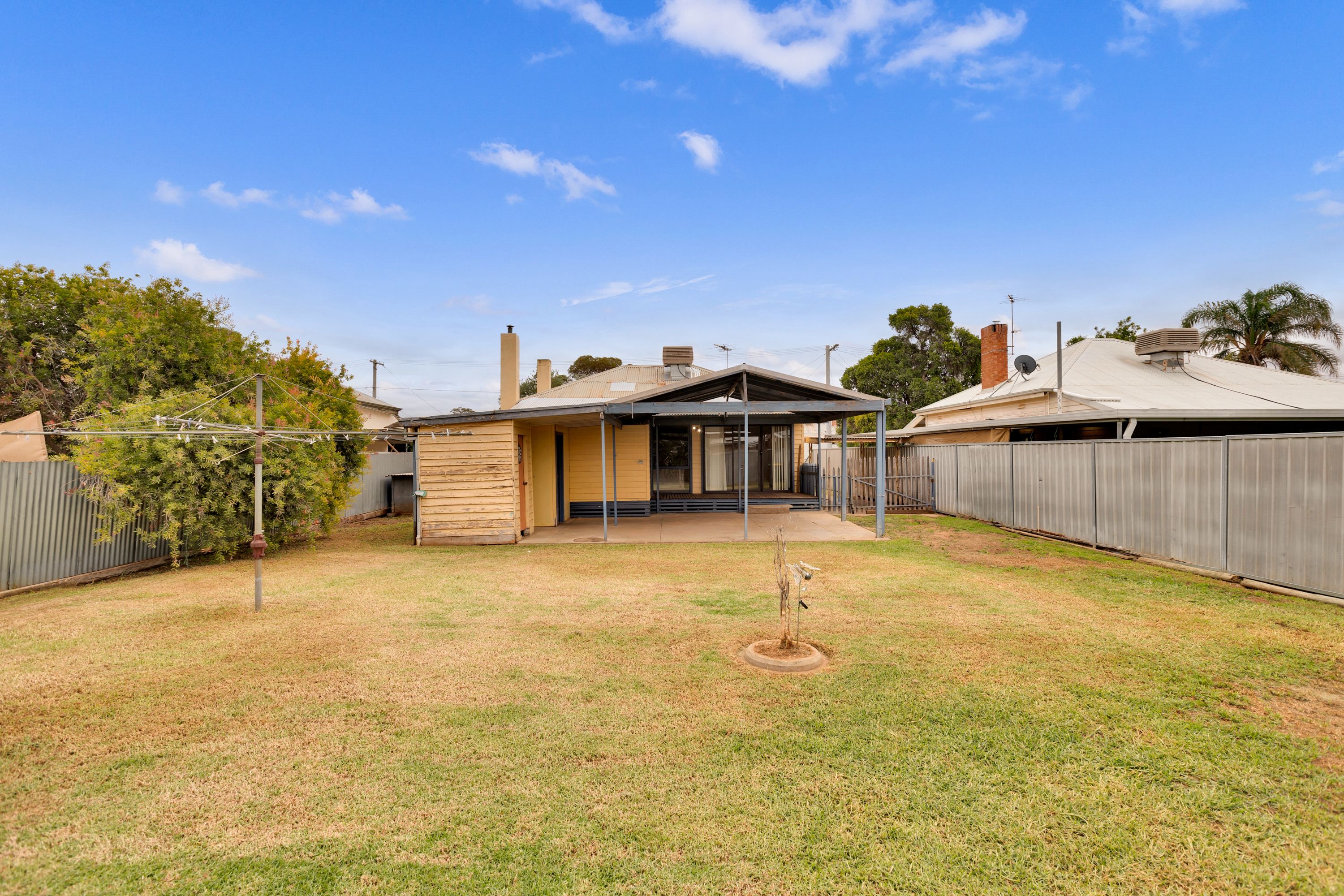 14 Dawn Avenue — photo 14 of 15
