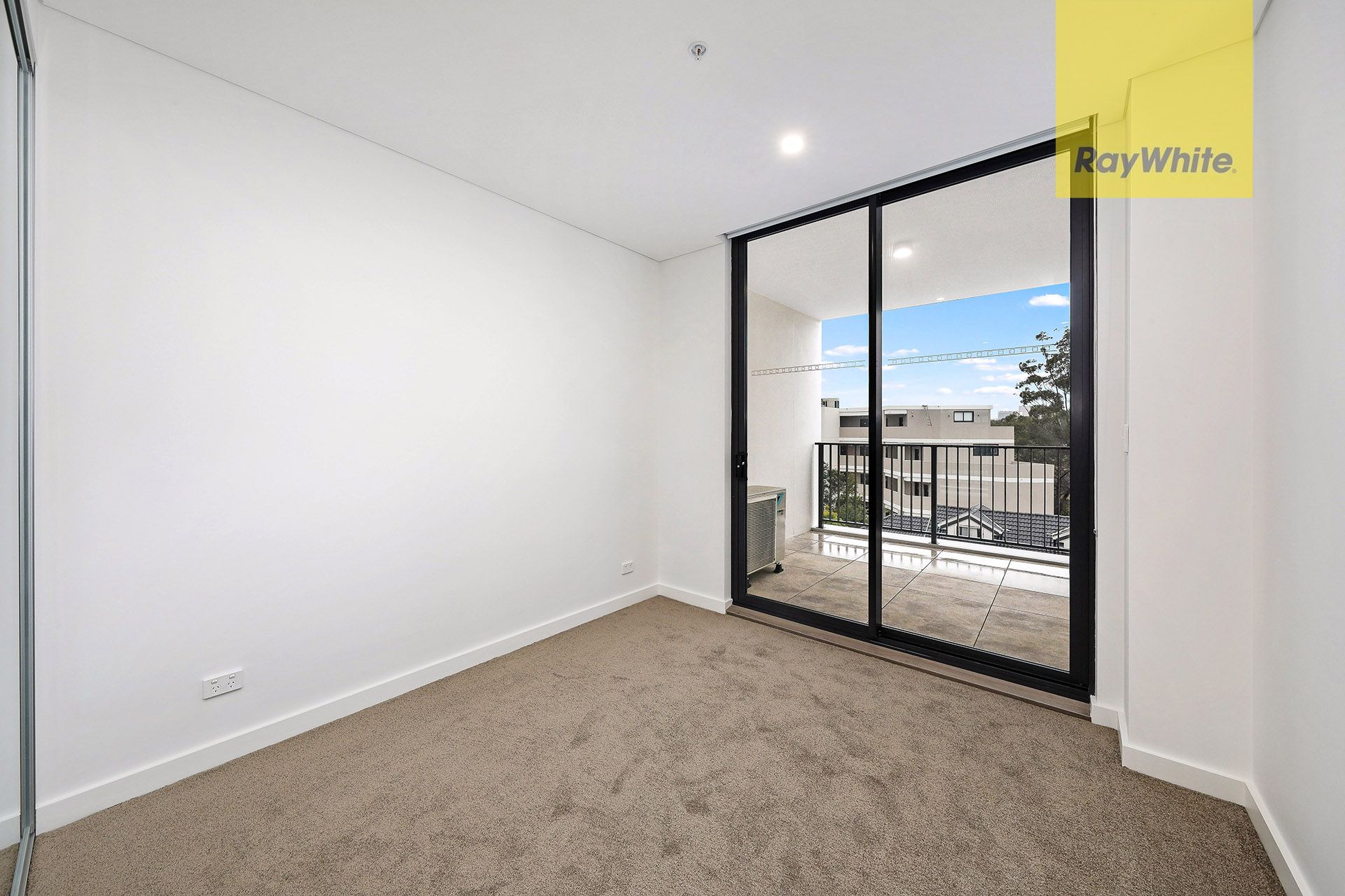 B304/40 Hoskins Avenue — photo 4 of 6