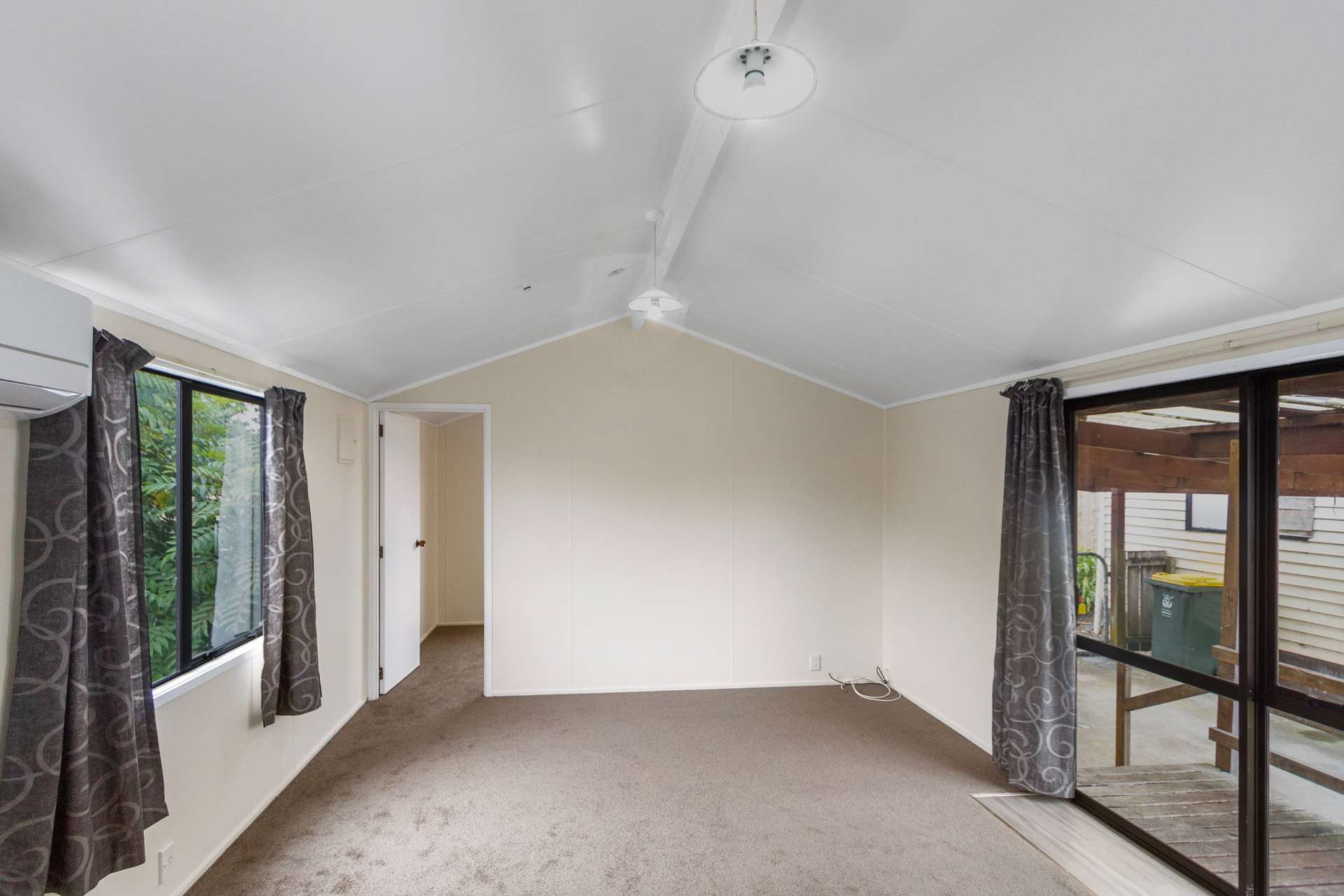 11a Cameo Court Road photo 6
