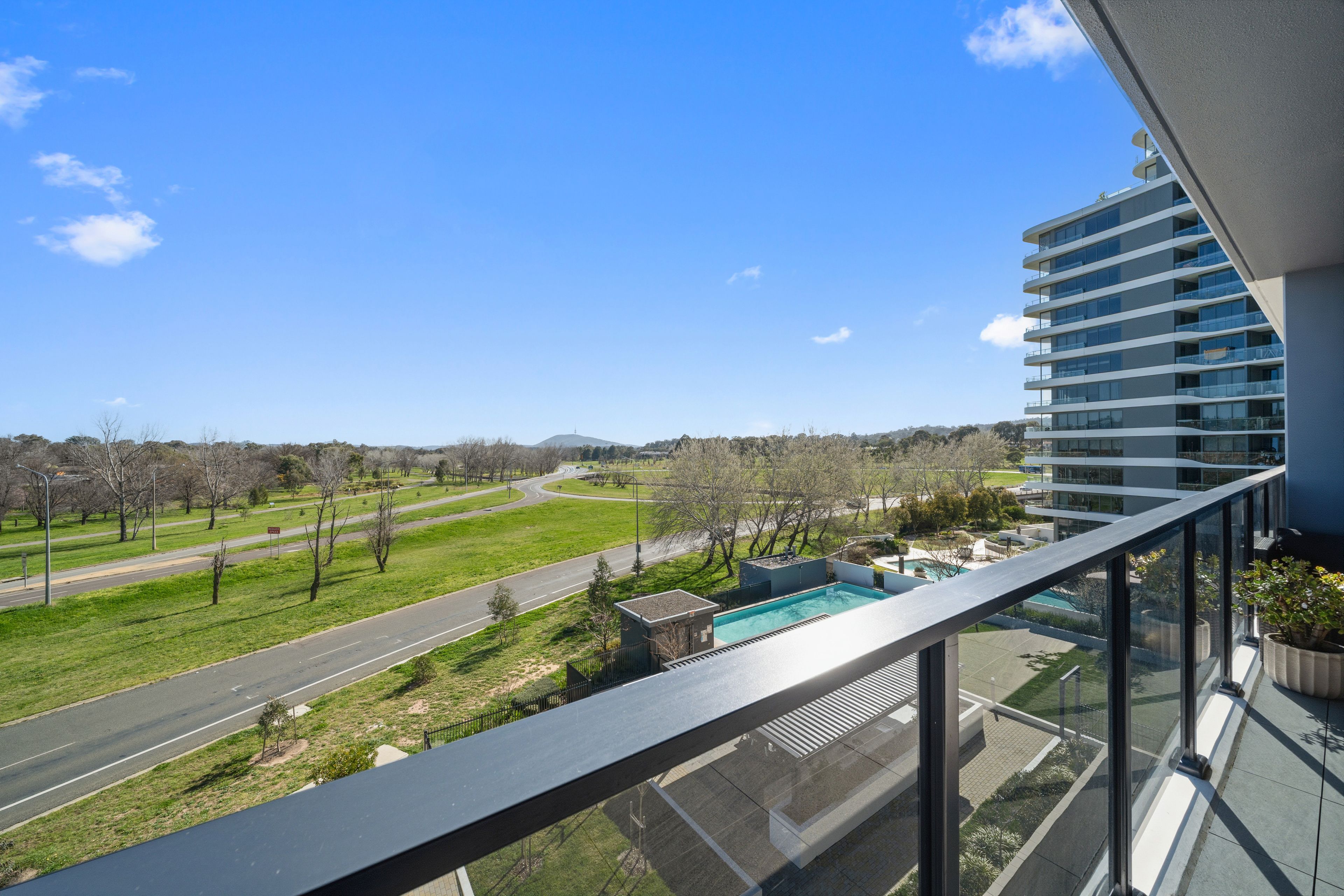 34/11 Irving Street — photo 4 of 29