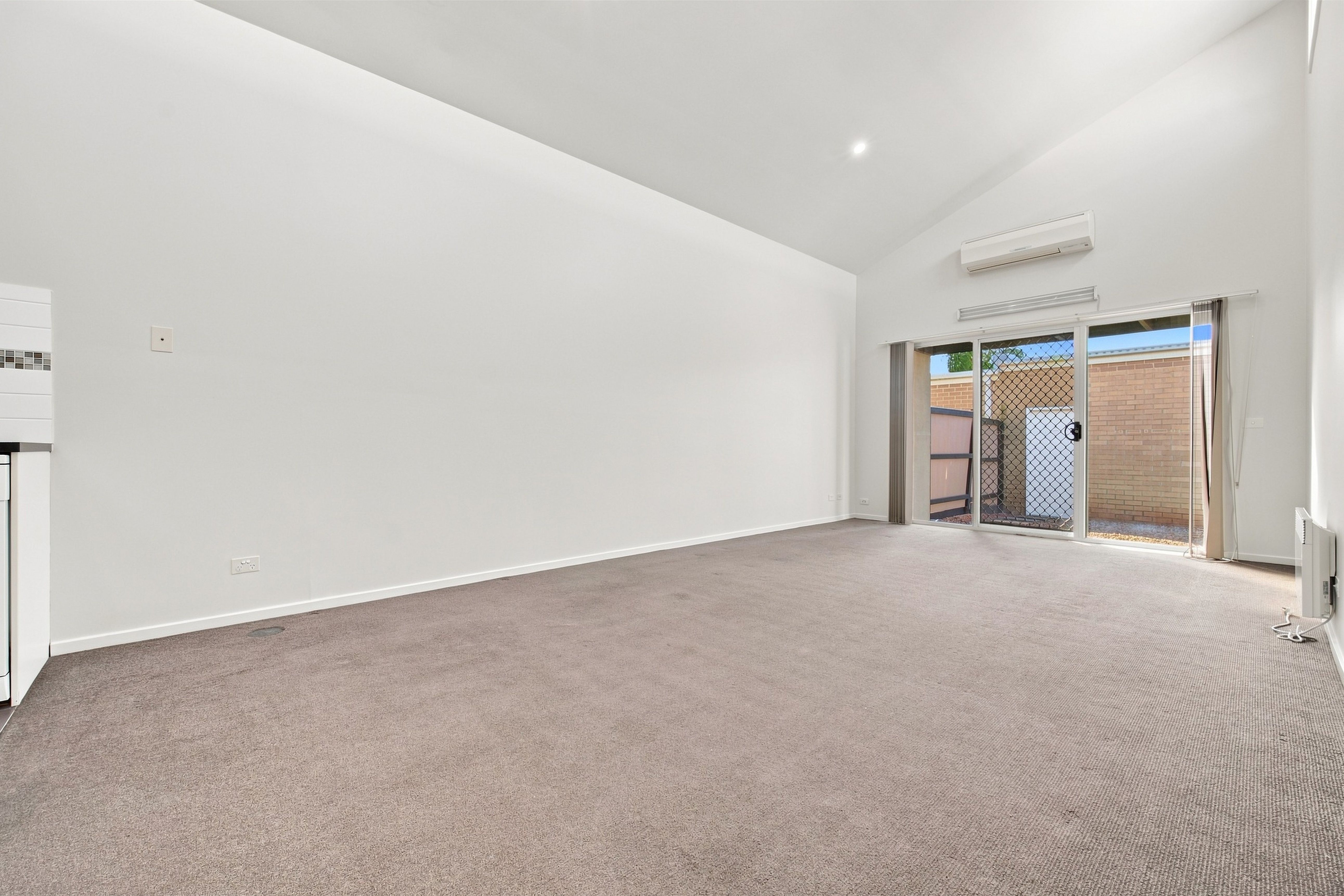 180 Paterson Drive — photo 6 of 19