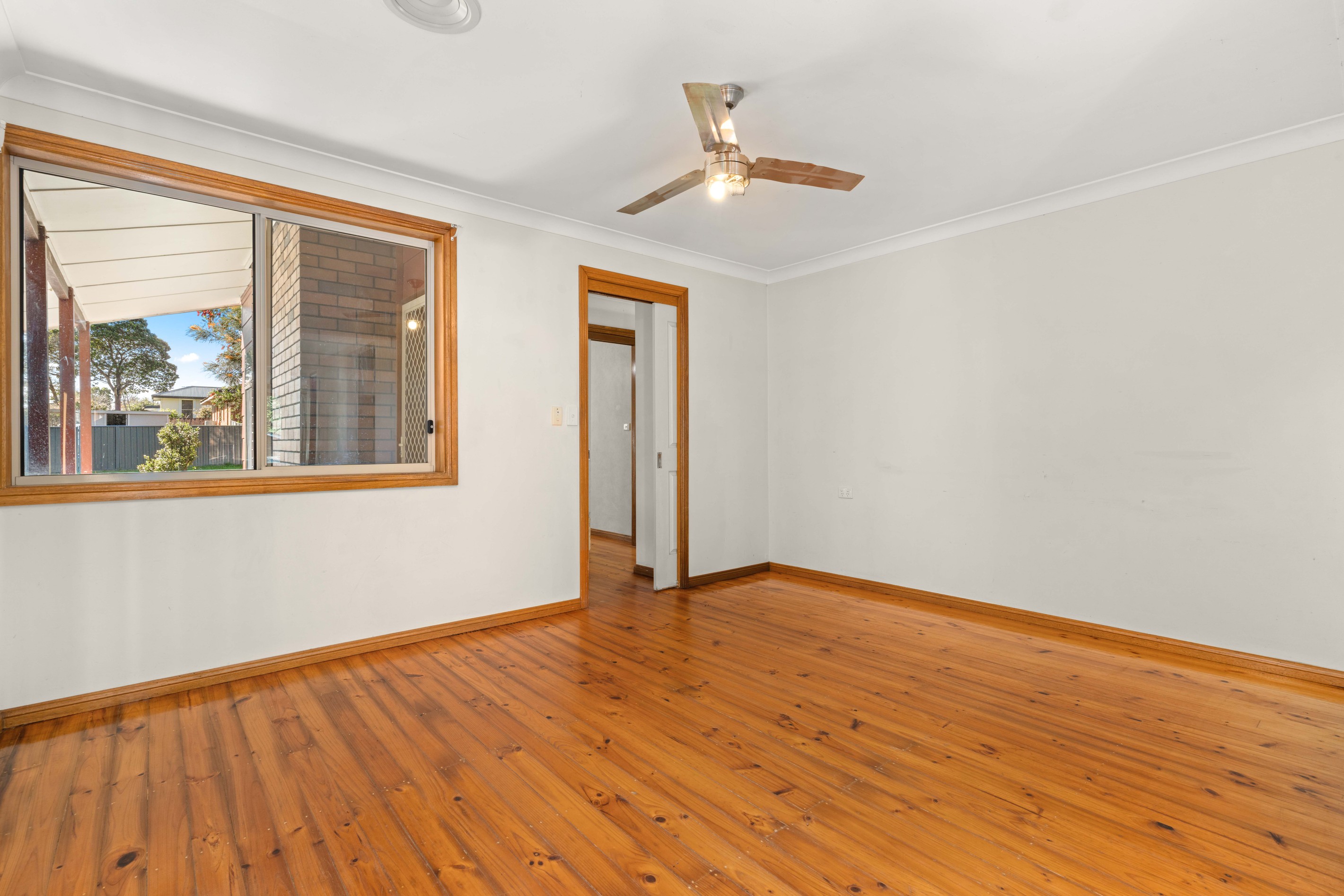 11 Sampson Crescent, Bomaderry, NSW 2541