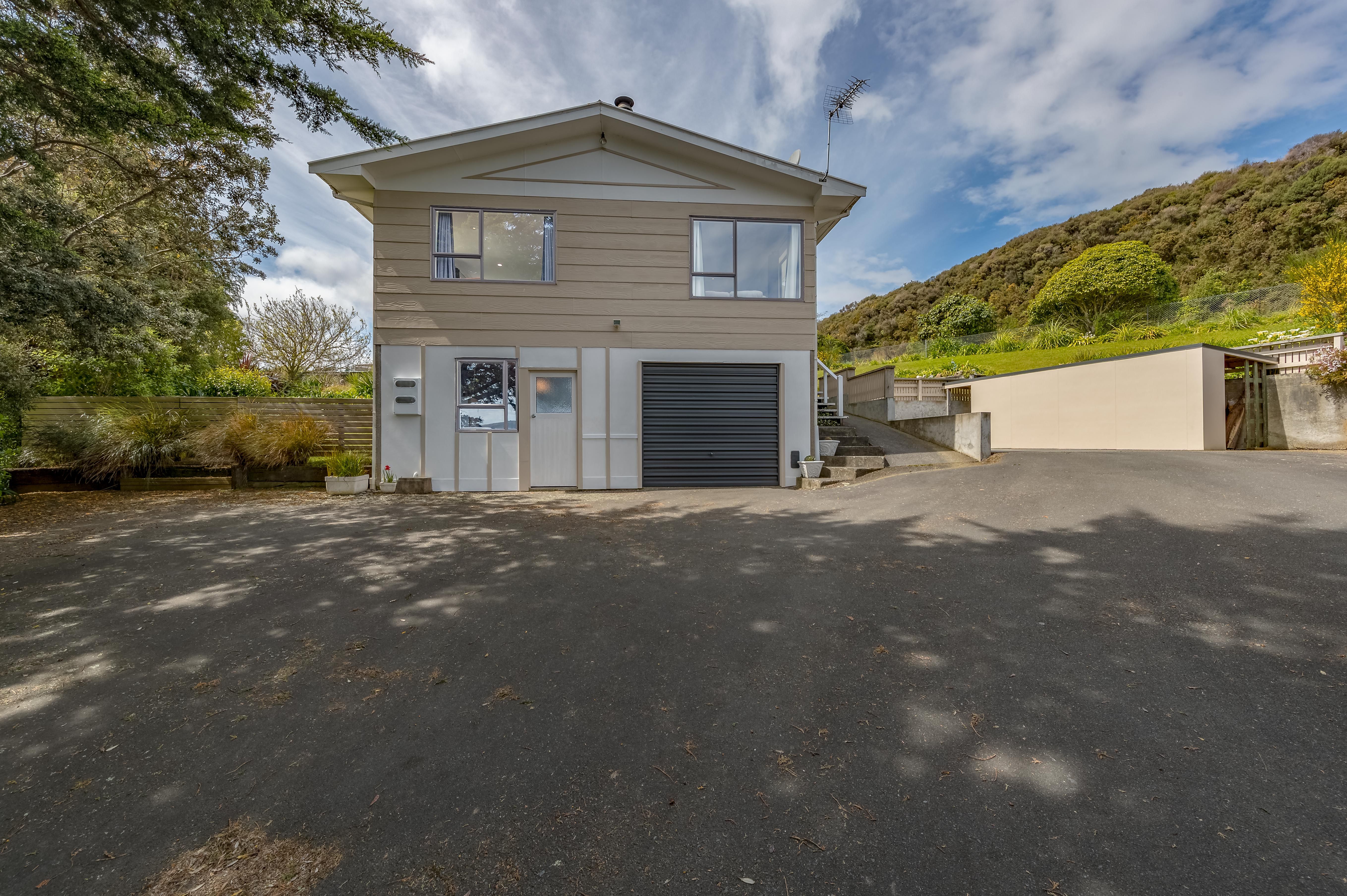 9 Oaklands Grove, Clouston Park, Upper Hutt City
